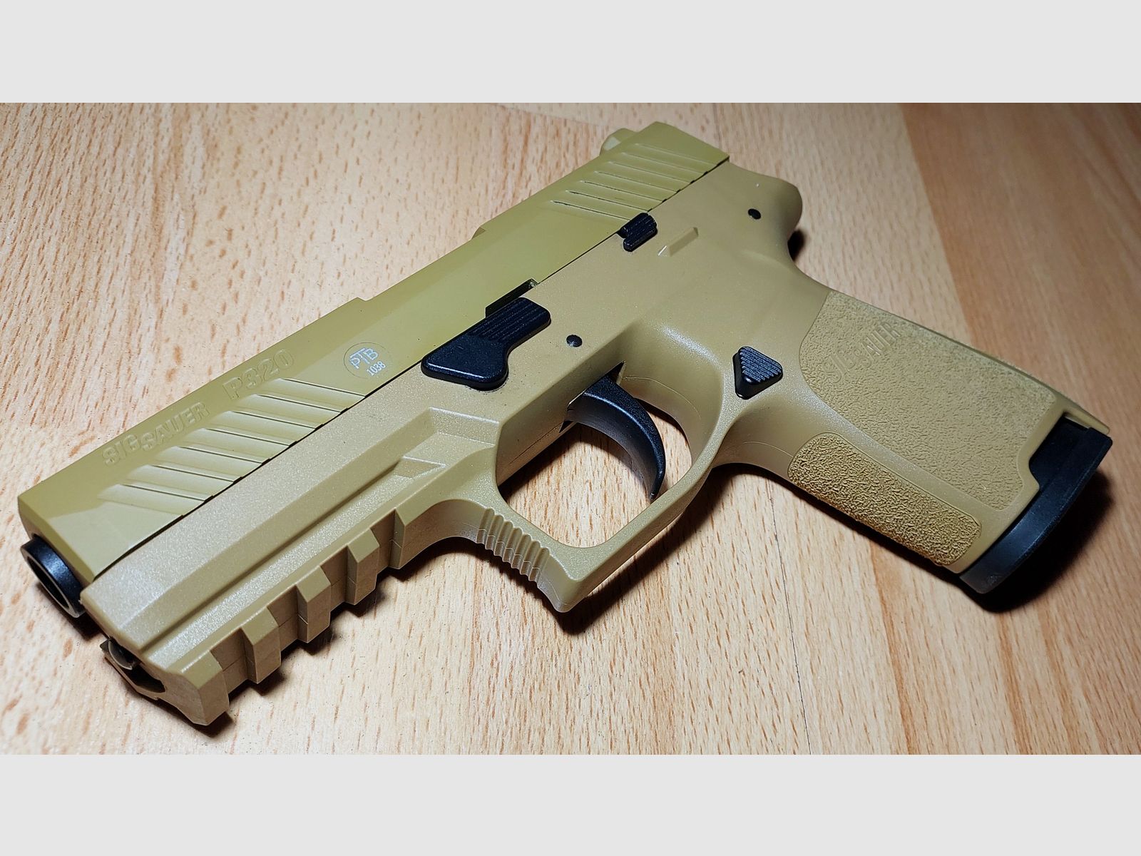 SIG SAUER P320 TAN SRS-PISTOLE 9MM P.A.K. (PTB 1038) NOWY