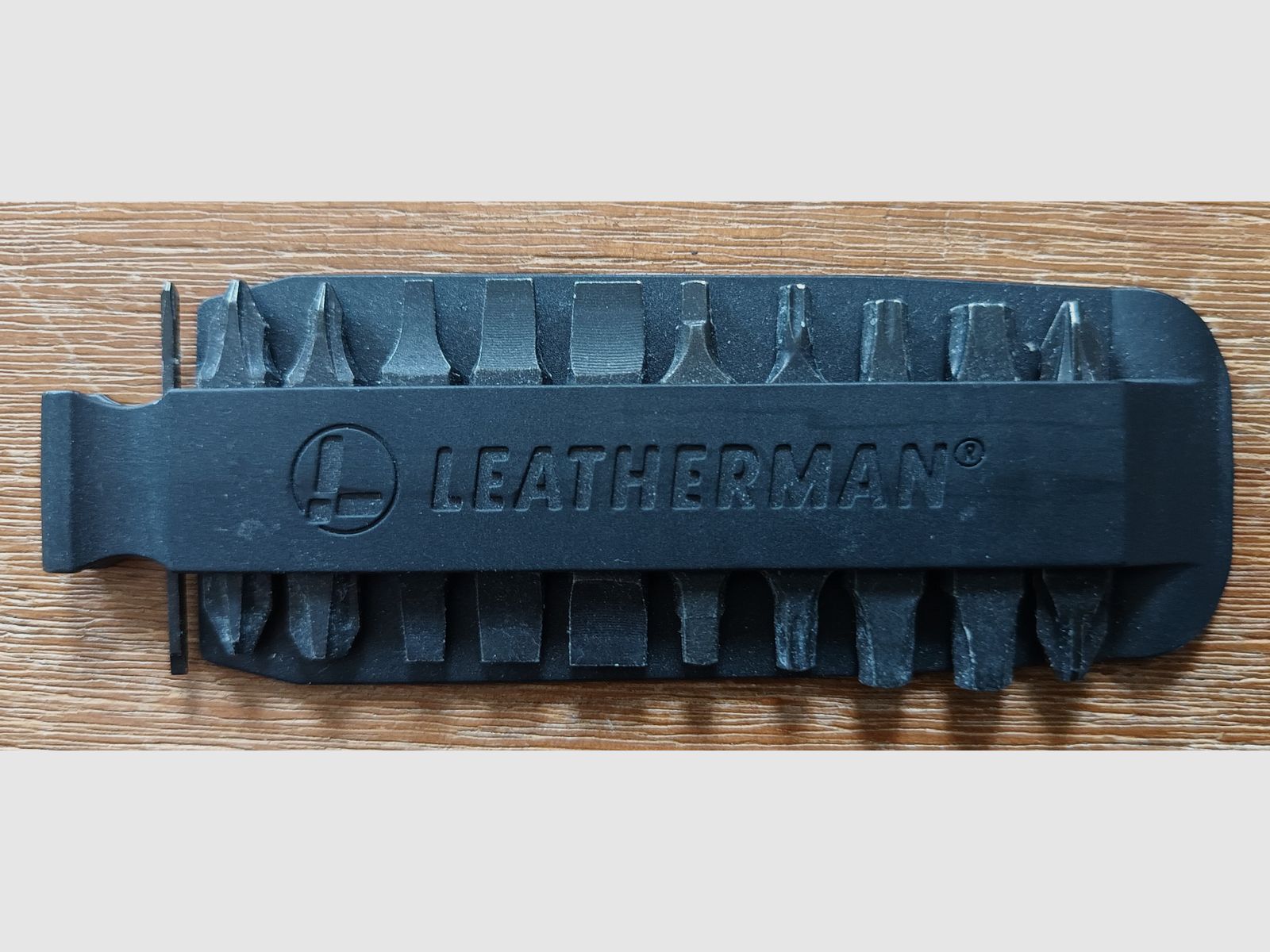 Leatherman Signal Multi-Tool - 19 Werkzeuge + zusätzlicher Bitsatz