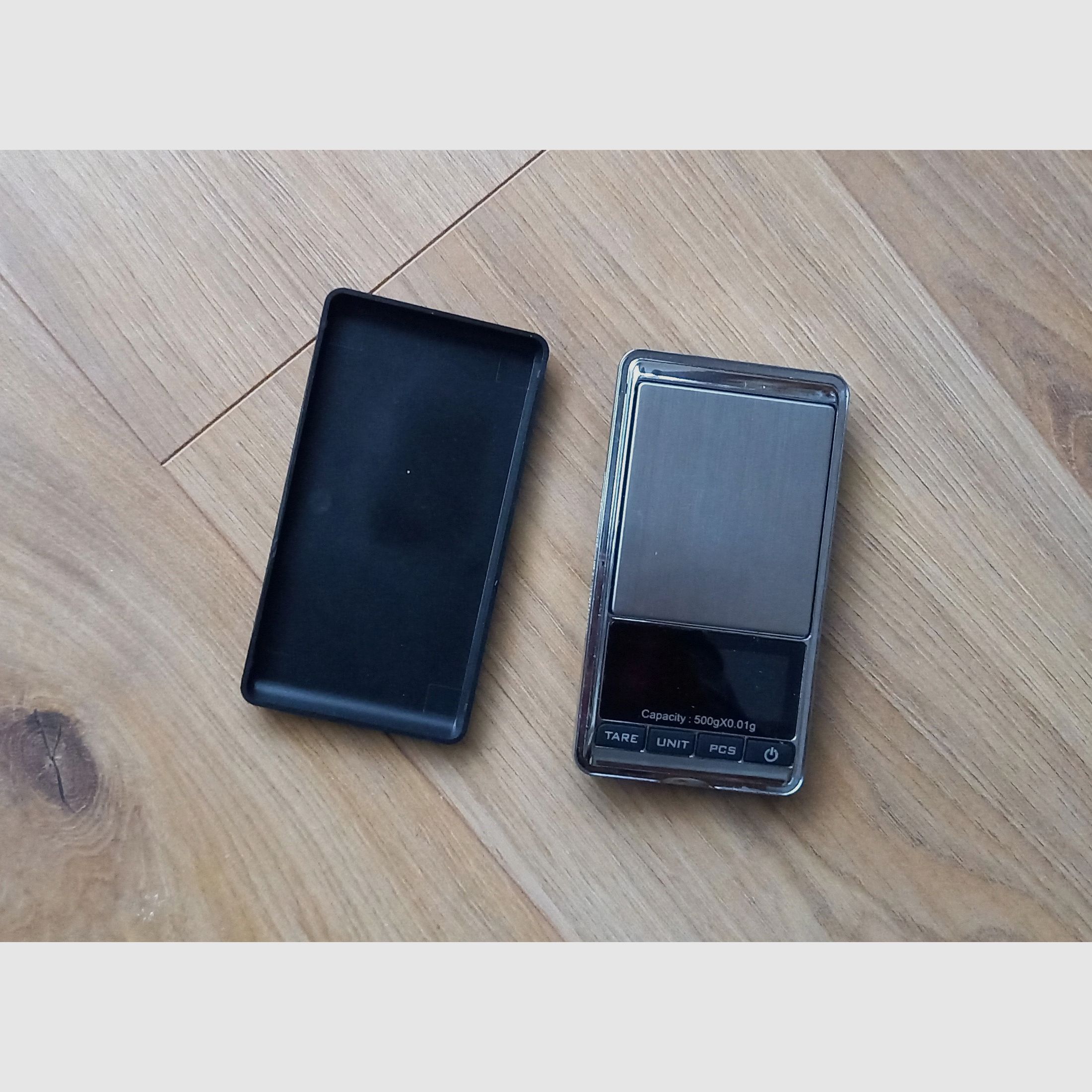 Feinwaage mit Justiergewicht