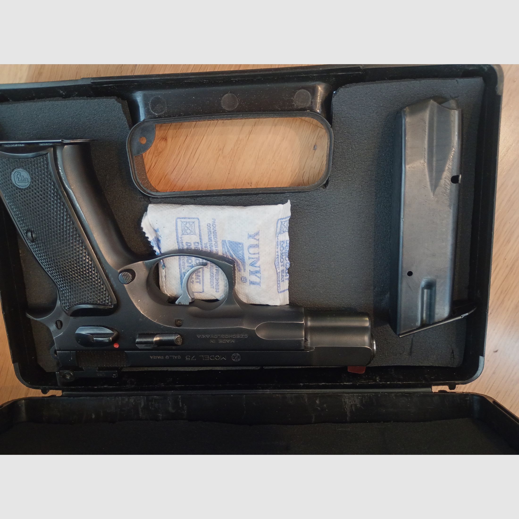 Pistole Brünner CZ 75