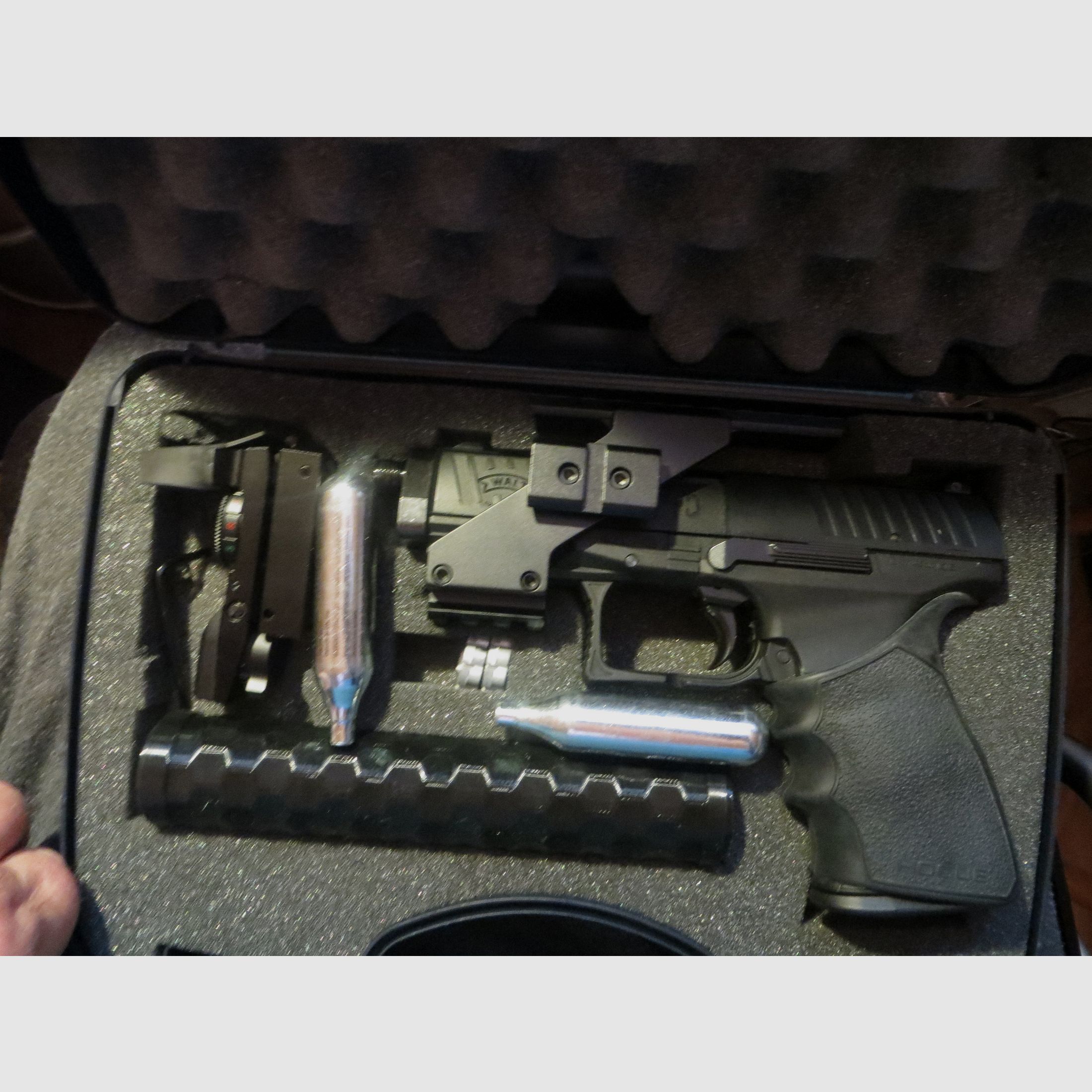 WALTHER PPQ  co2 4,5 Diabolo neuwertig mit Kompensator (Schalldämpferatrappe) und RedDot