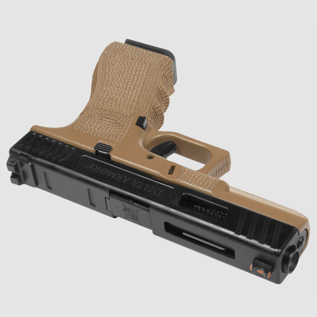 P01 GBB Airsoft Pistole in TAN | Delta Armory