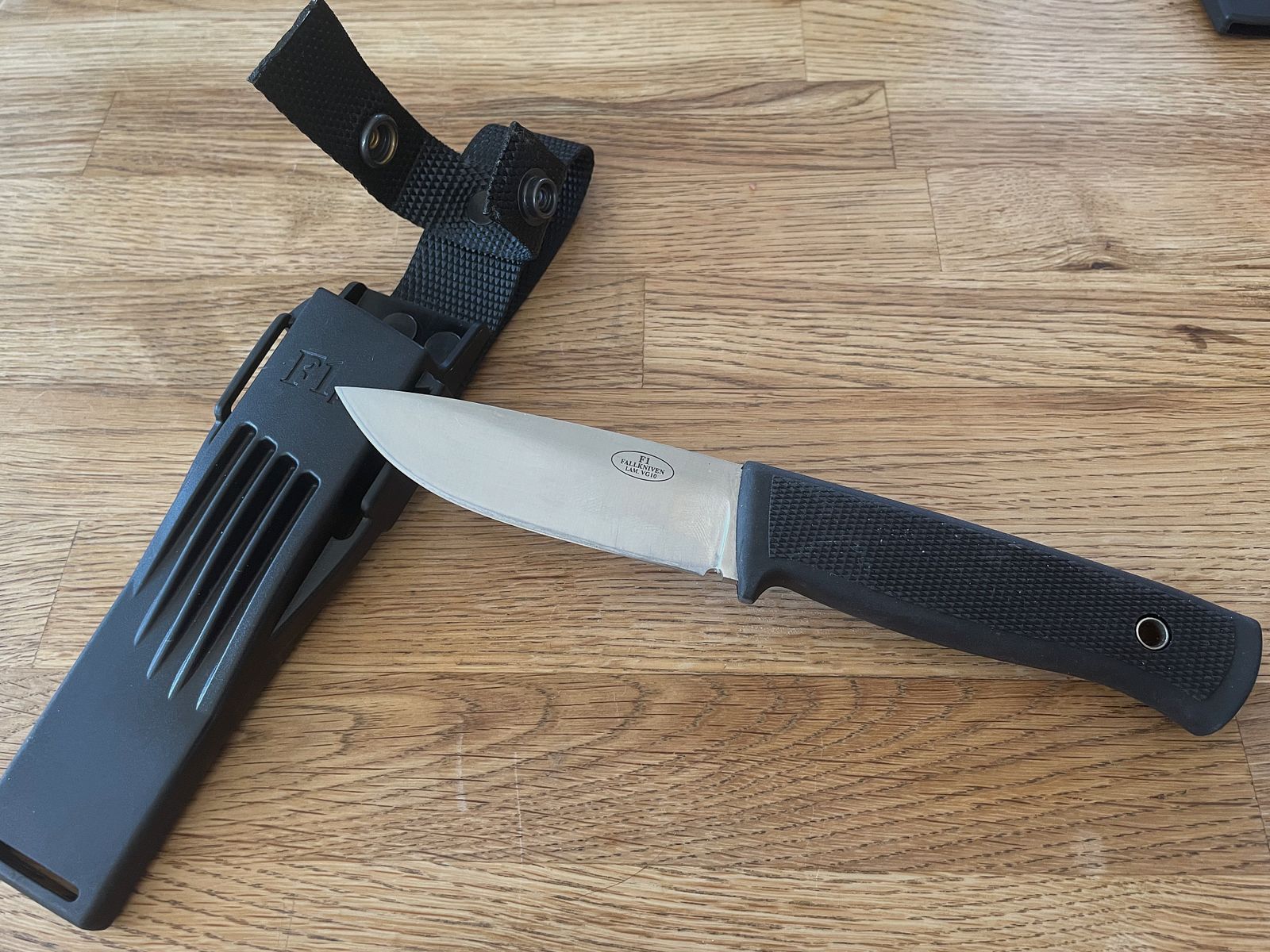 Fällkniven F 1 knife