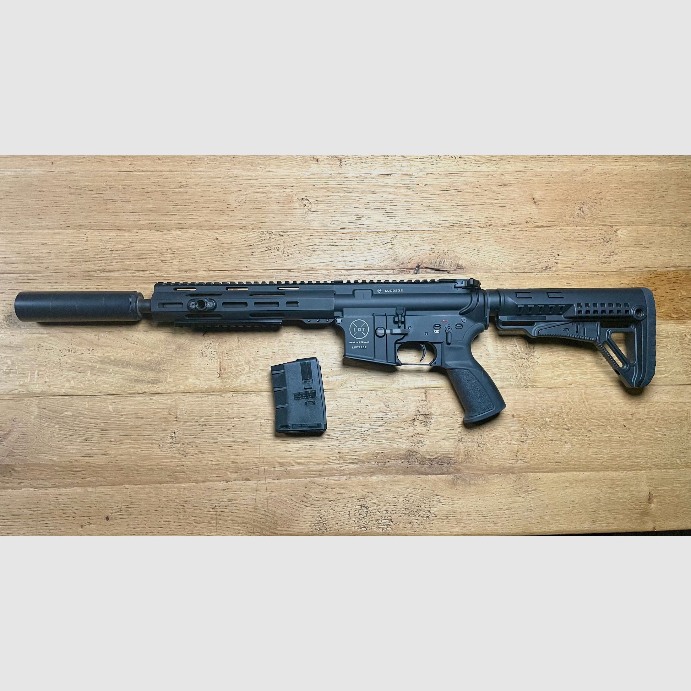 LuxDefTec LDT AR15 L4S .223Rem in 10,5" - jagdlich inkl. Schmeisser Schalldämpfer SD15 und Zubehör