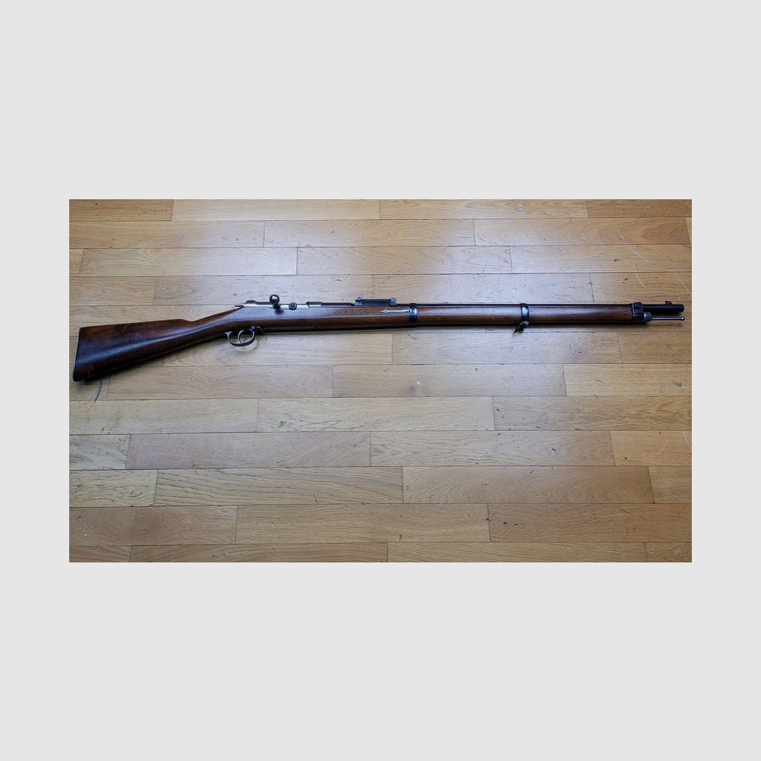 Espléndido fusil de infantería Mauser 1871/84 – Número de serie completamente coincidente – Arsenal prusiano de Spandau – Prestigiosa asignación a los 1º Cazadores a Pie de la Guardia – Caño nuevo – Estado de museo, imagen 2 de 35