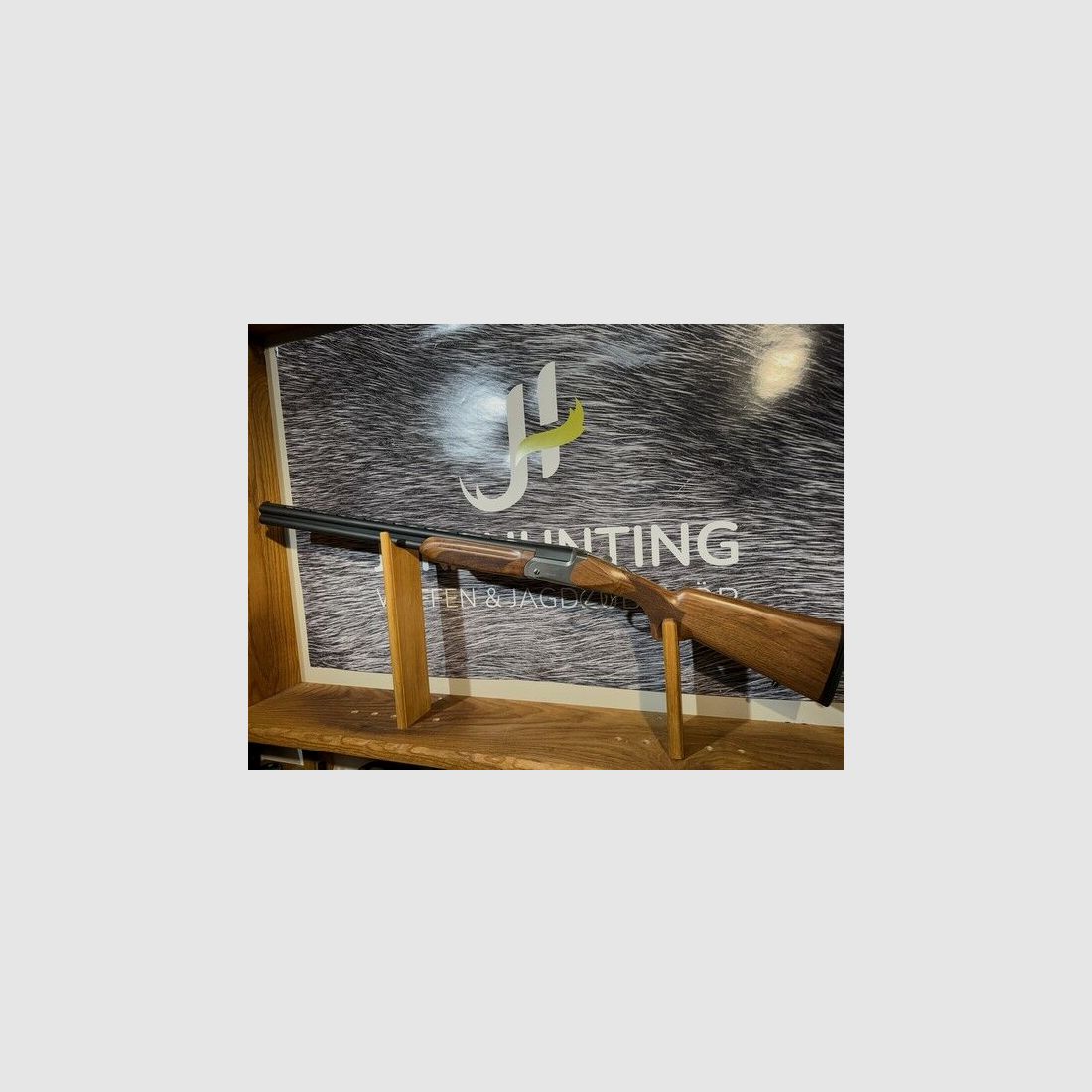 Akkar Churchill 812E Black