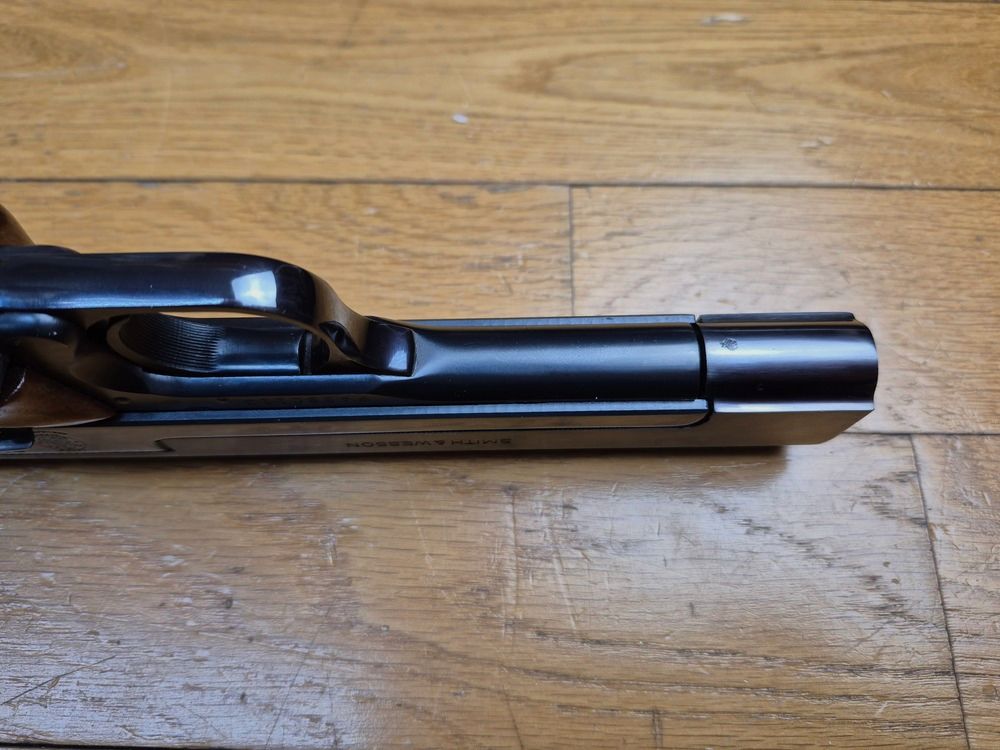 Superbo pistola Smith & Wesson Mod.41 – cal. .22LR – Tutto in acciaio vero – Brunitura al 100% – Arma del 1980 – Meccanica e canna eccezionali – Una delle armi più basse mai realizzate – Ottime condizioni – TBE++, immagine 13 di 22