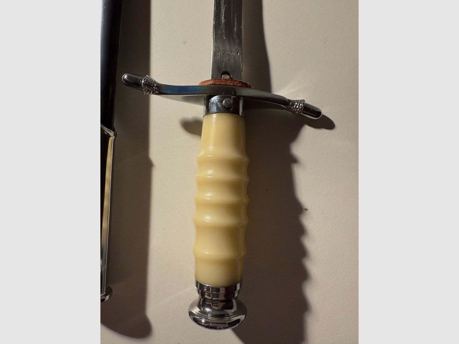 NVA Ehrendolch mit Garantieurkunde
