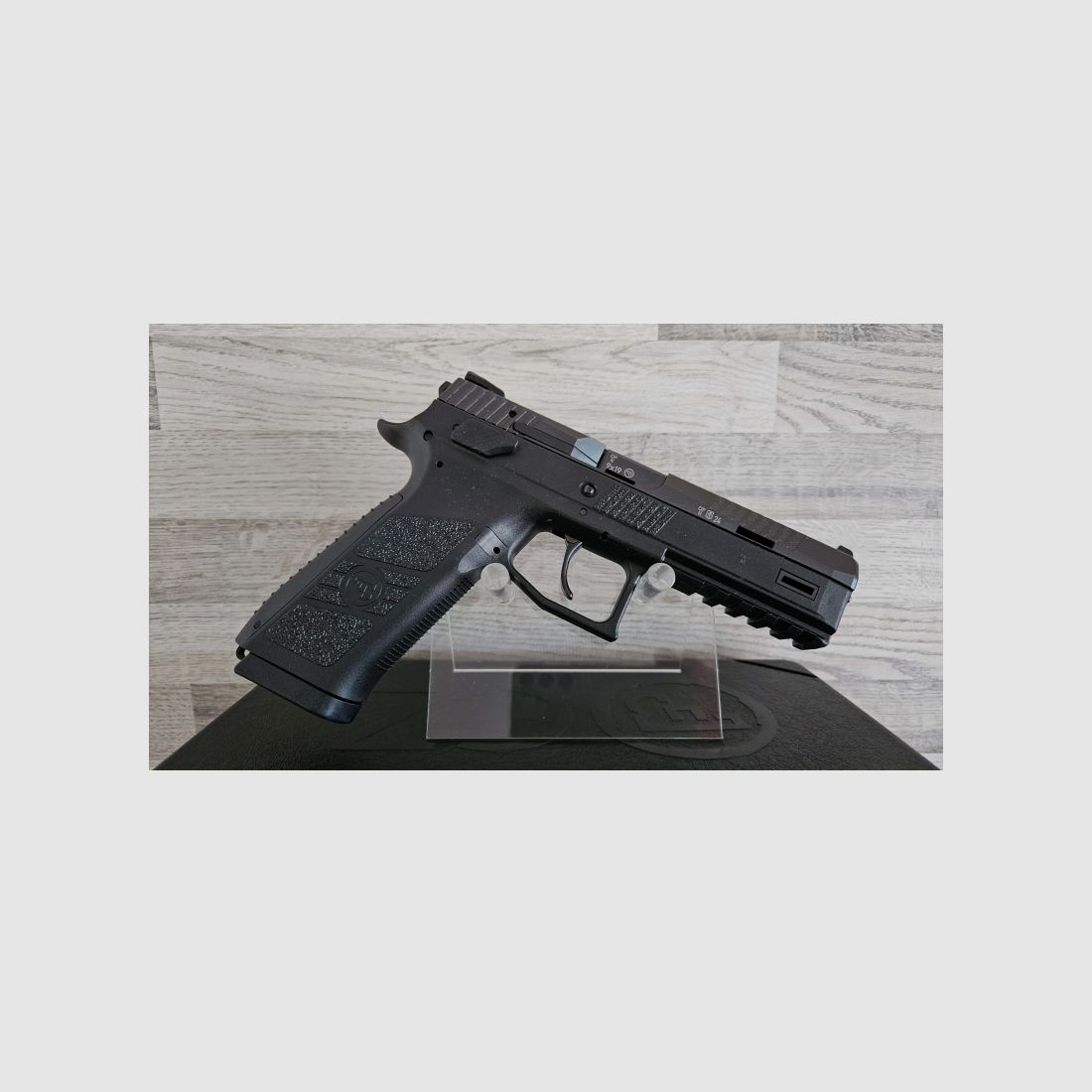 Neuware vom Fachhandel - Pistole CZ P-09 Kal. 9mmLuger + Koffer und 2 Magazine - versandkostenfrei !