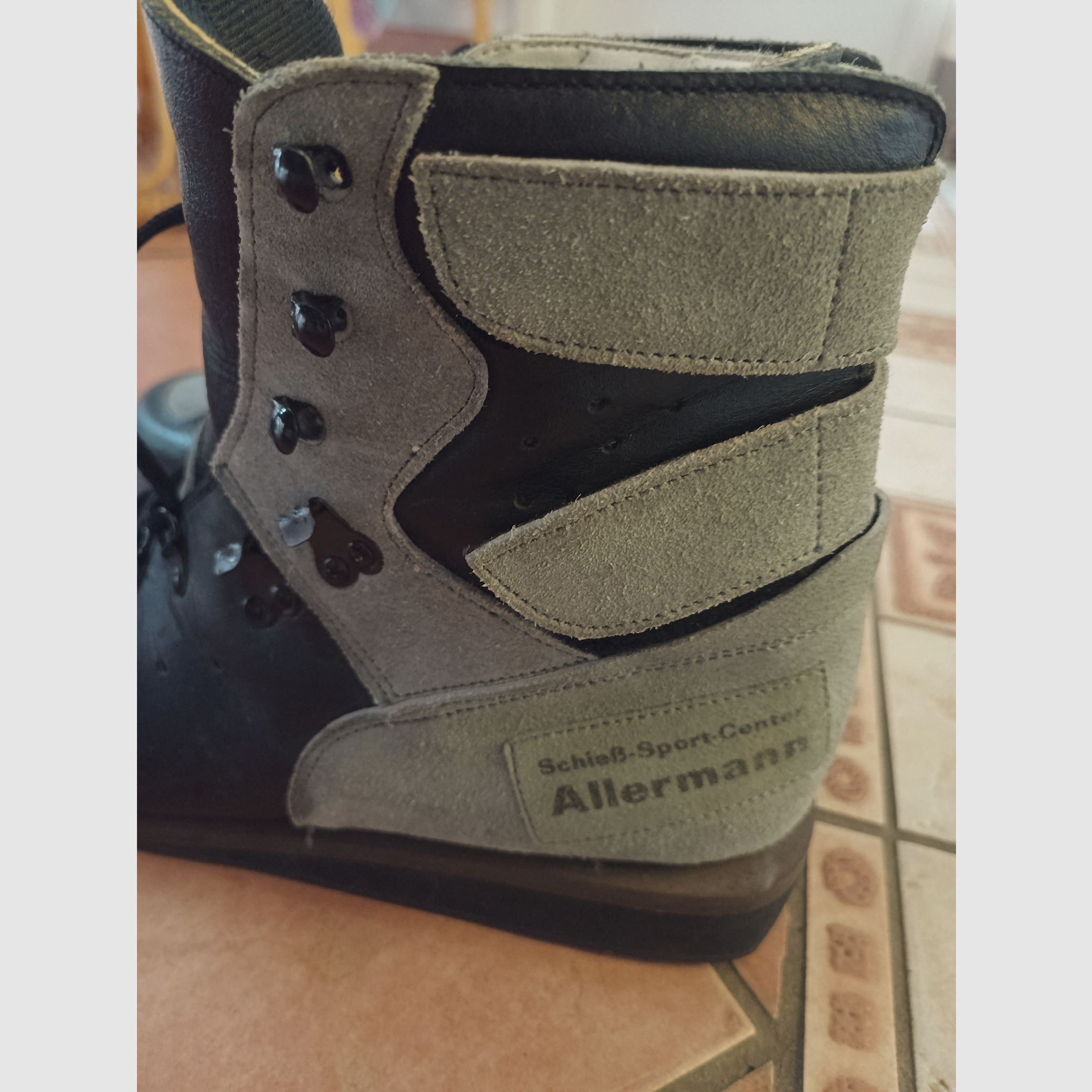 Shooting shoes size 45