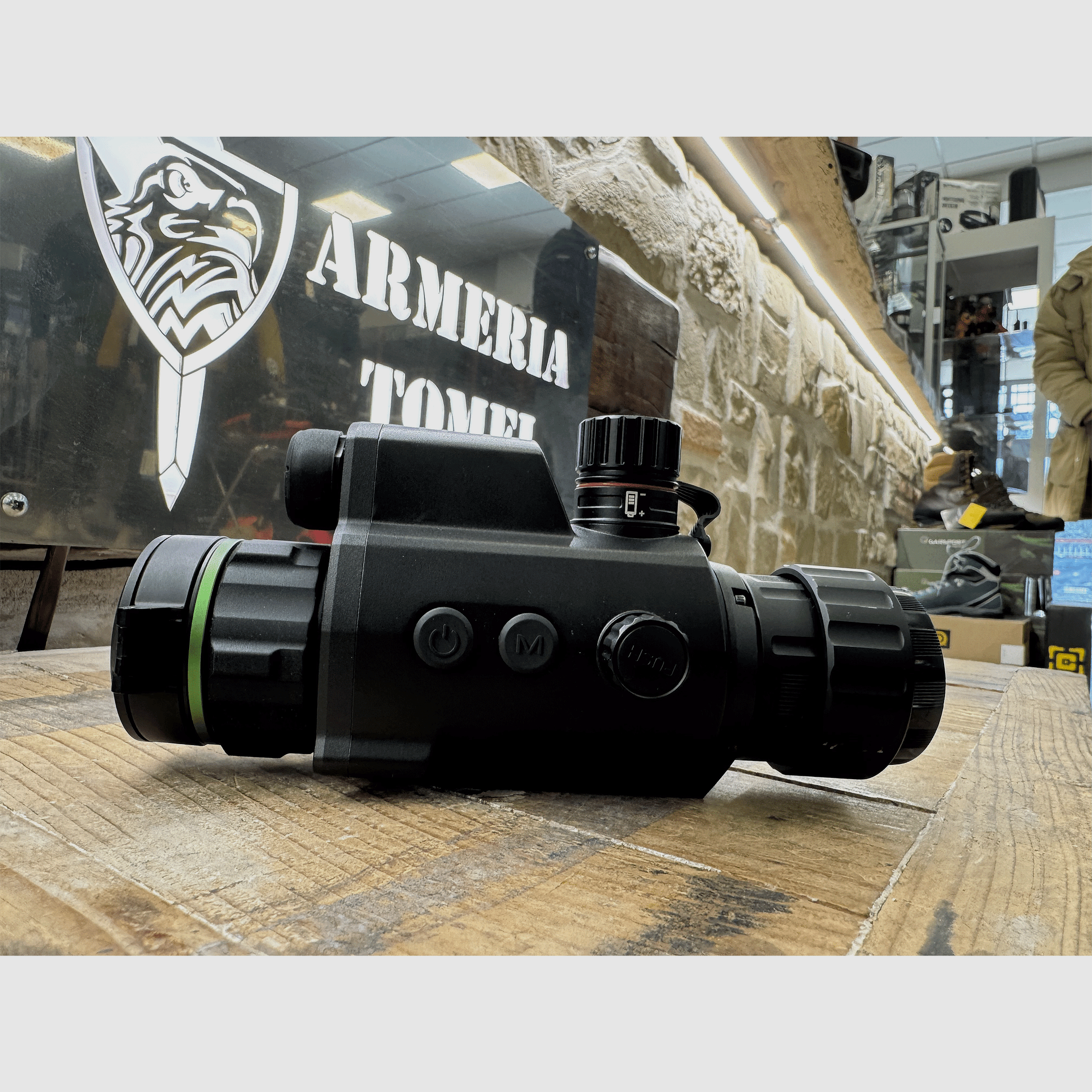 GEBRUIKT – HIKMICRO – CHEETAH Digitale Nachtzicht Monoculair CLIP-ON Zaklamp 850nm met Reticule, afbeelding 2 van 4