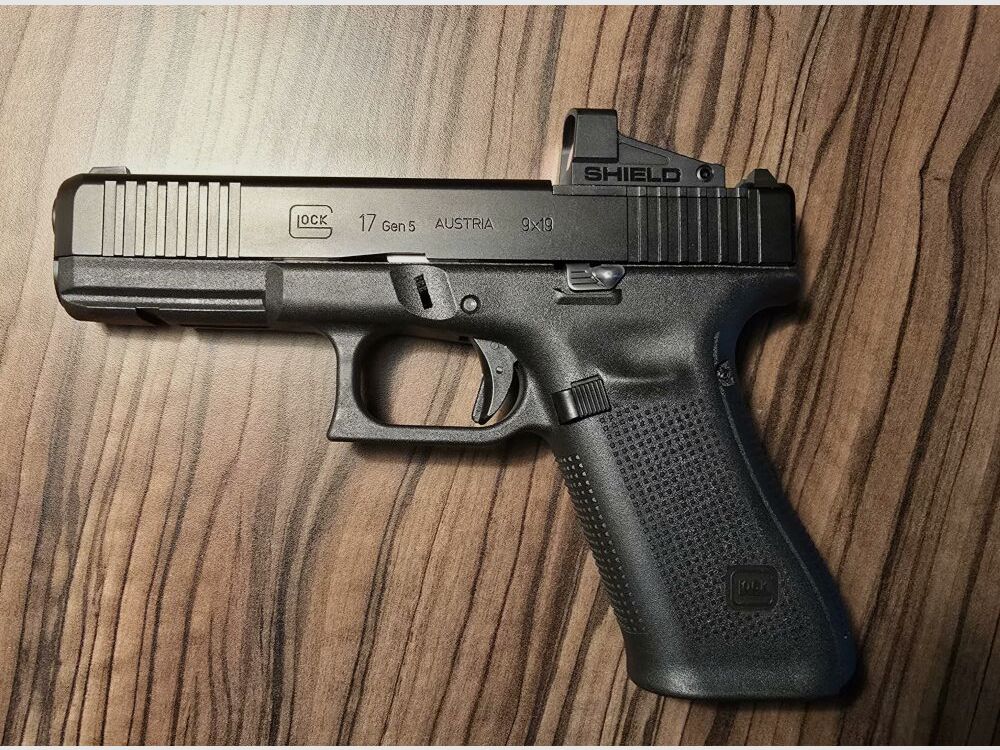 GLOCK GLOCK 17 MOS Gen. 5 mit SHIELD SMSc Red Dot