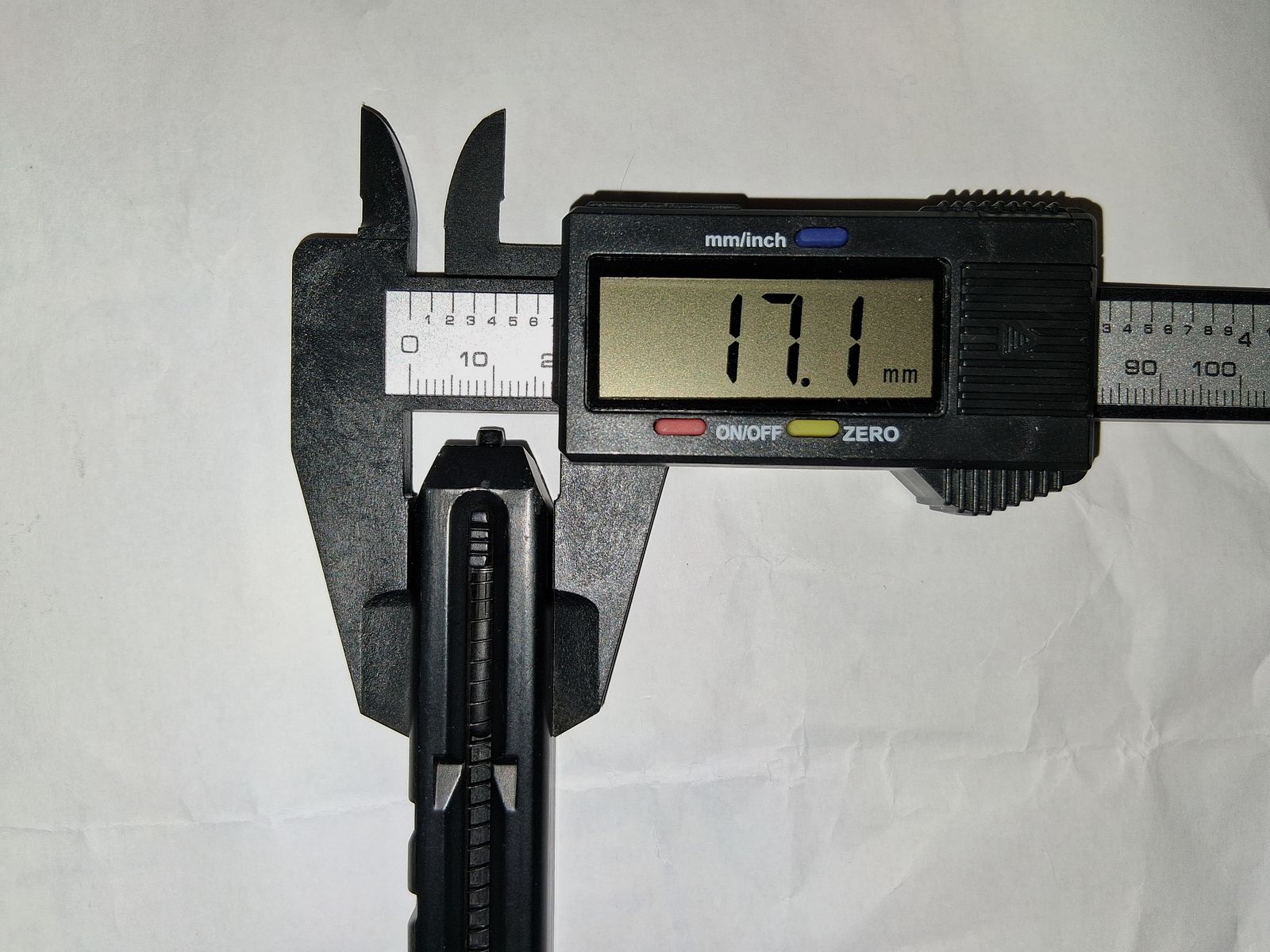 2 Magazine für CO2 Pistole Kal. 4,5 mm BB (??? Beretta Elite II, Swiss Arms P84, Smith & Wesson M&P 40, Umarex MCP / UX TDP / XBG, Borner M84 / 3000 / Sport 306 ???)