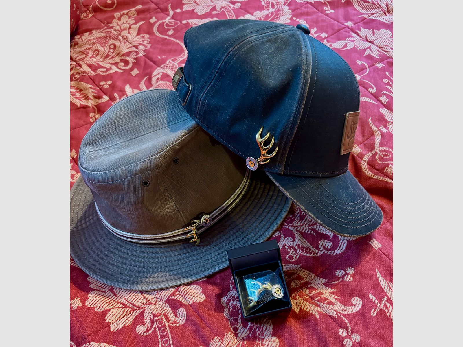 Przypinka do kapelusza lub kołnierza „Patrona „.30.06 Springfield z eleganckim i rzadkim porożem