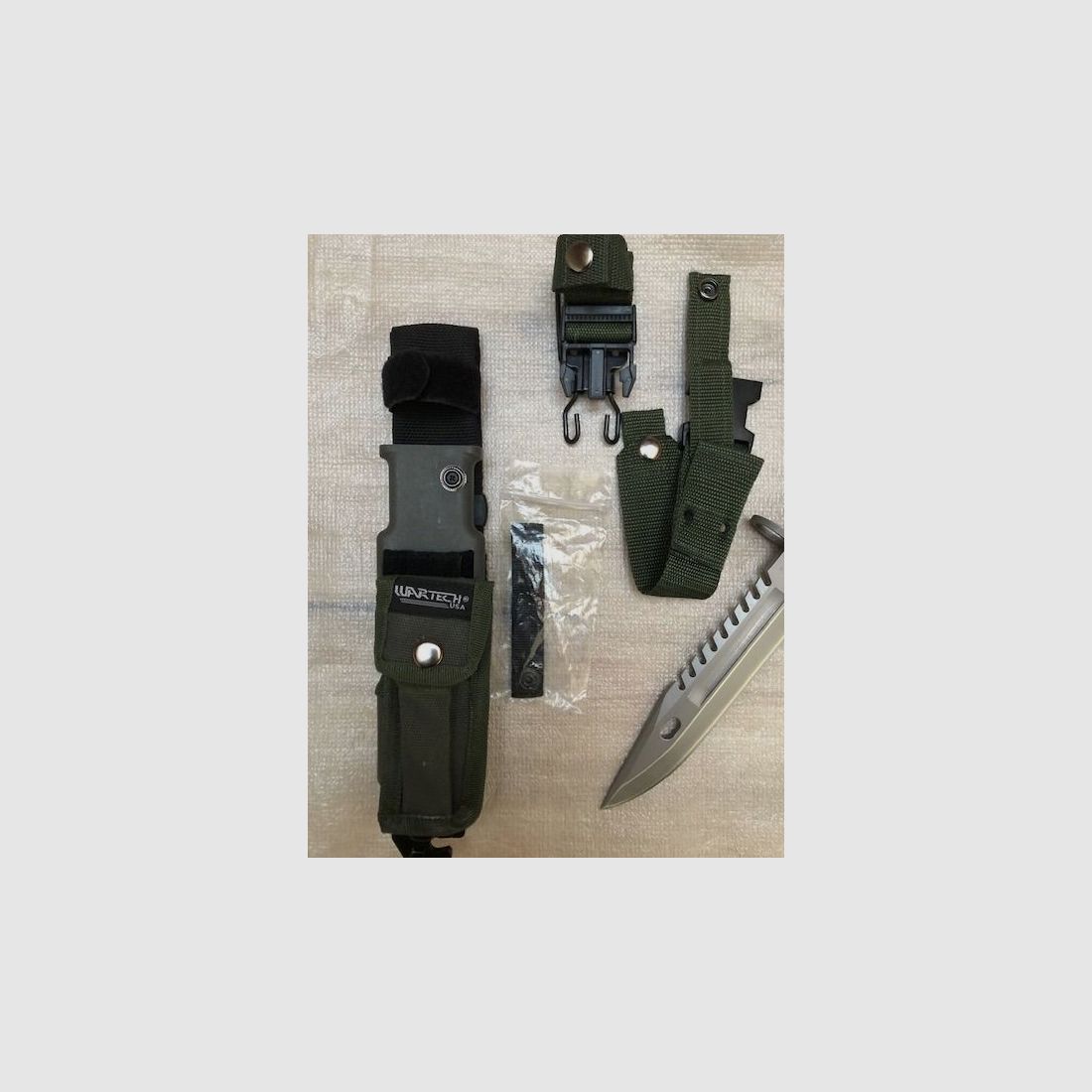 Couteau de survie/bayonnet avec gaine en nylon, ABS, poche et fixation de ceinture