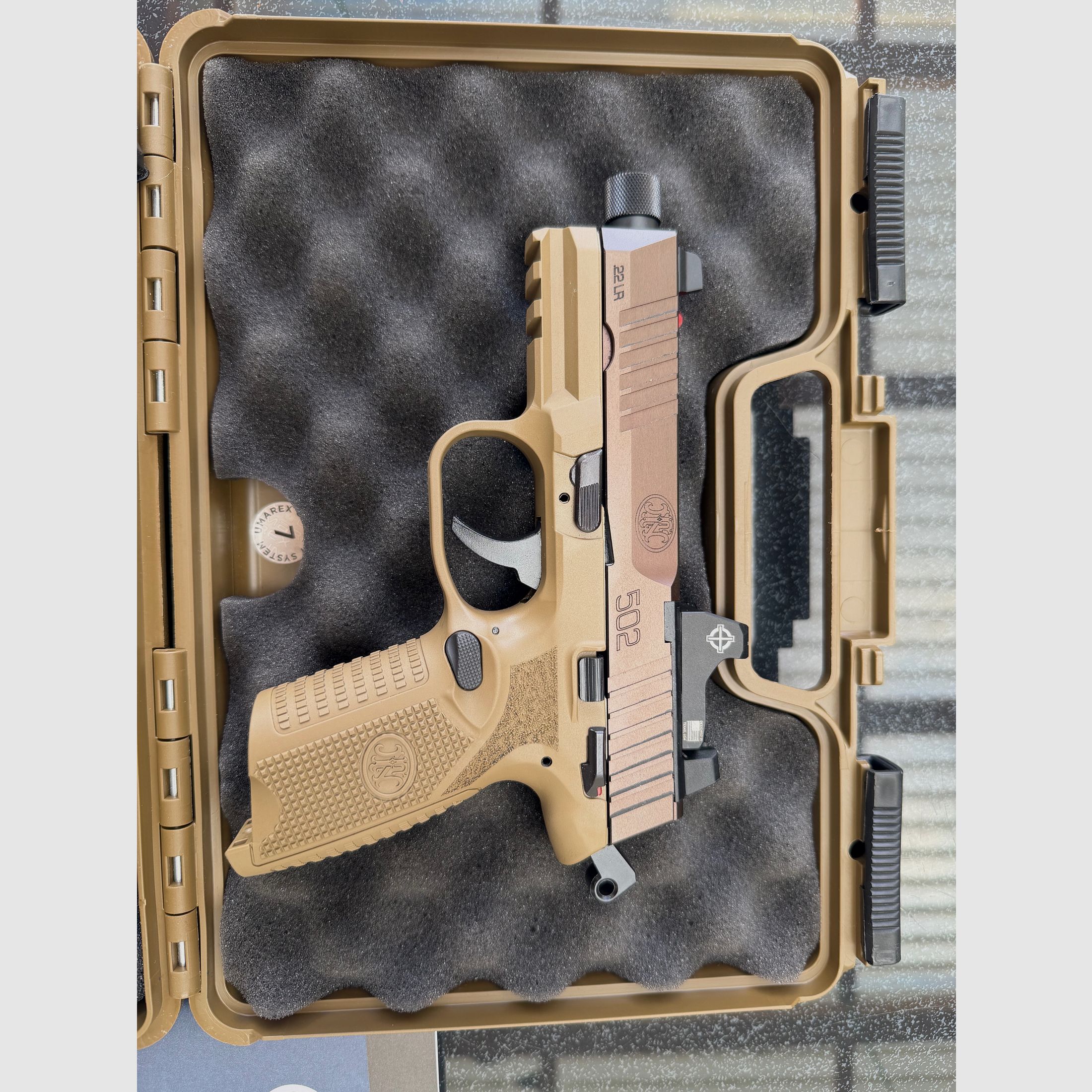 FN502T FDE | with red dot sight | like new