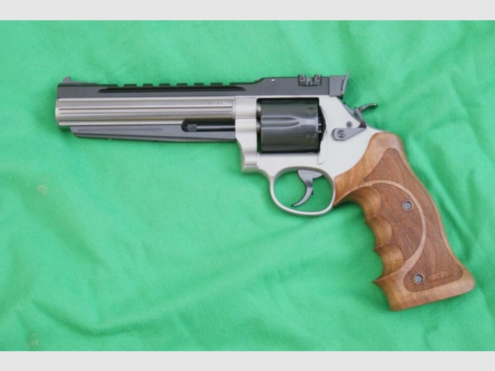 Smith & Wesson 686 Club 30, fluted