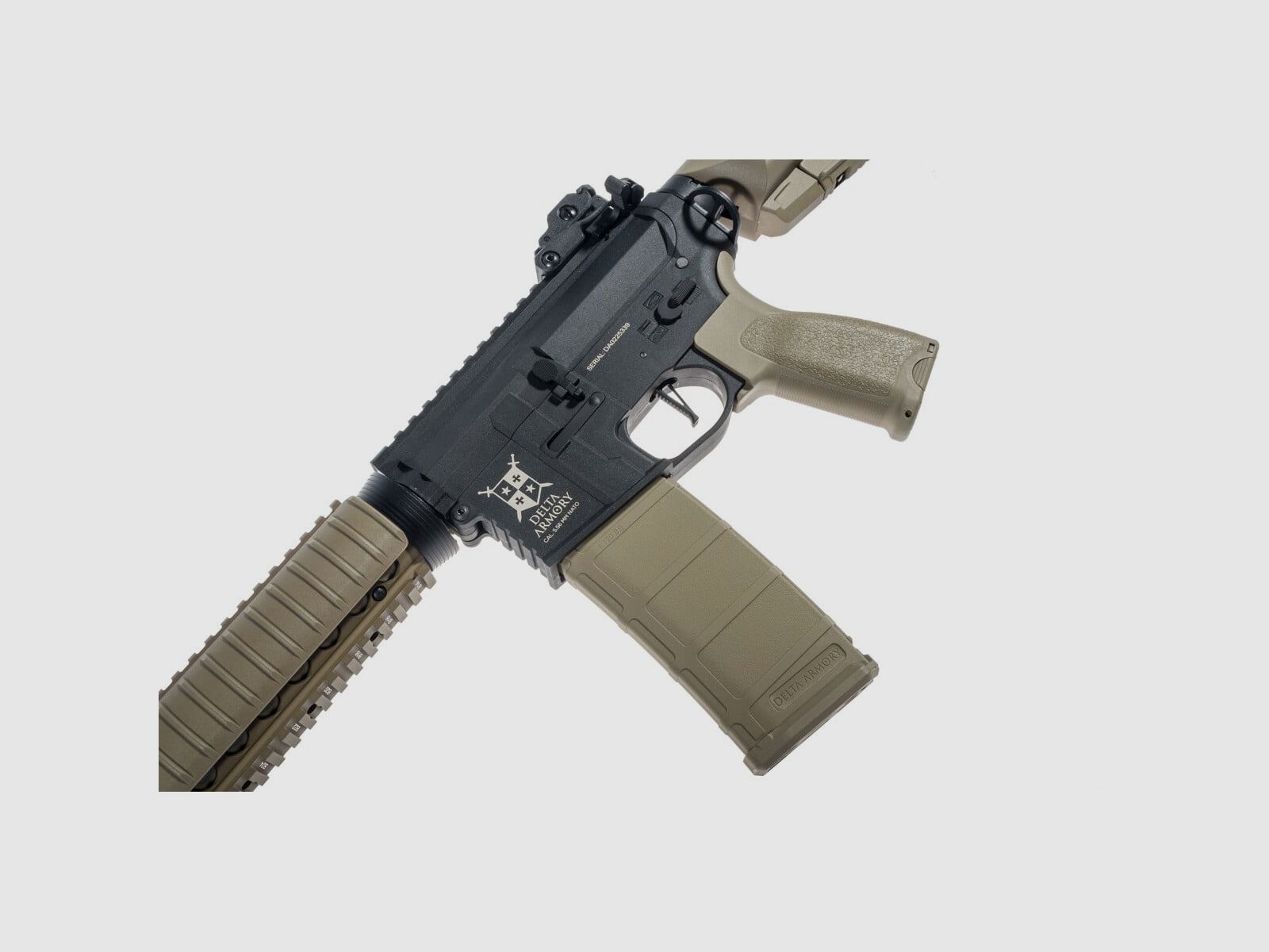 AR15 CQB-R BRAVO EAGLE ETU Delta Armory Tan/Noir S-AEG Fusil Airsoft Libre à partir de 18 Ans