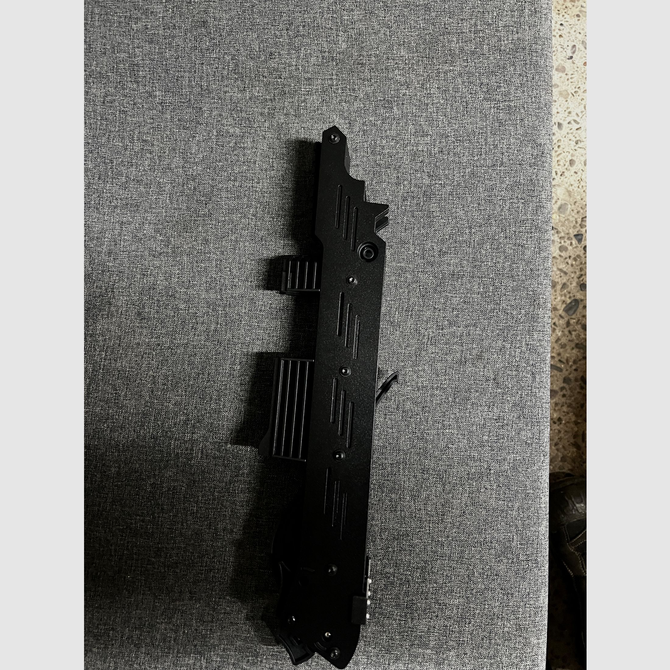 Adder 18 round magazine, imagen 1 de 2