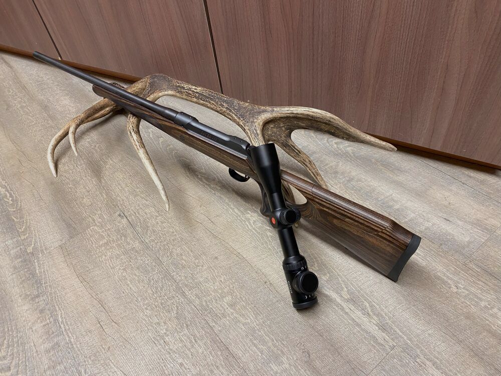 Sauer 101 GTI, mit Leica Magnus 1,5-10x42 i, mit Schiene