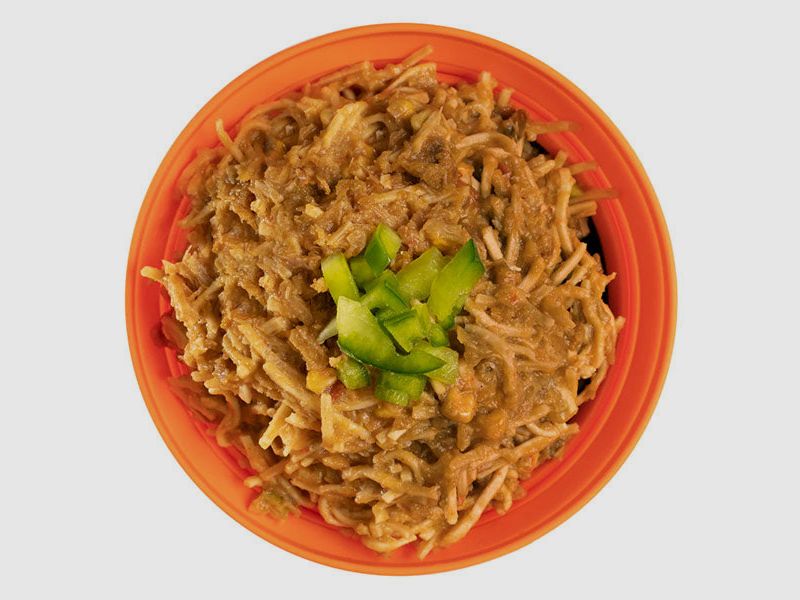 Asian Noodles with Chicken and Mixed Vegetables (800 kcal) [Dairy Free], Bild 1 von 4