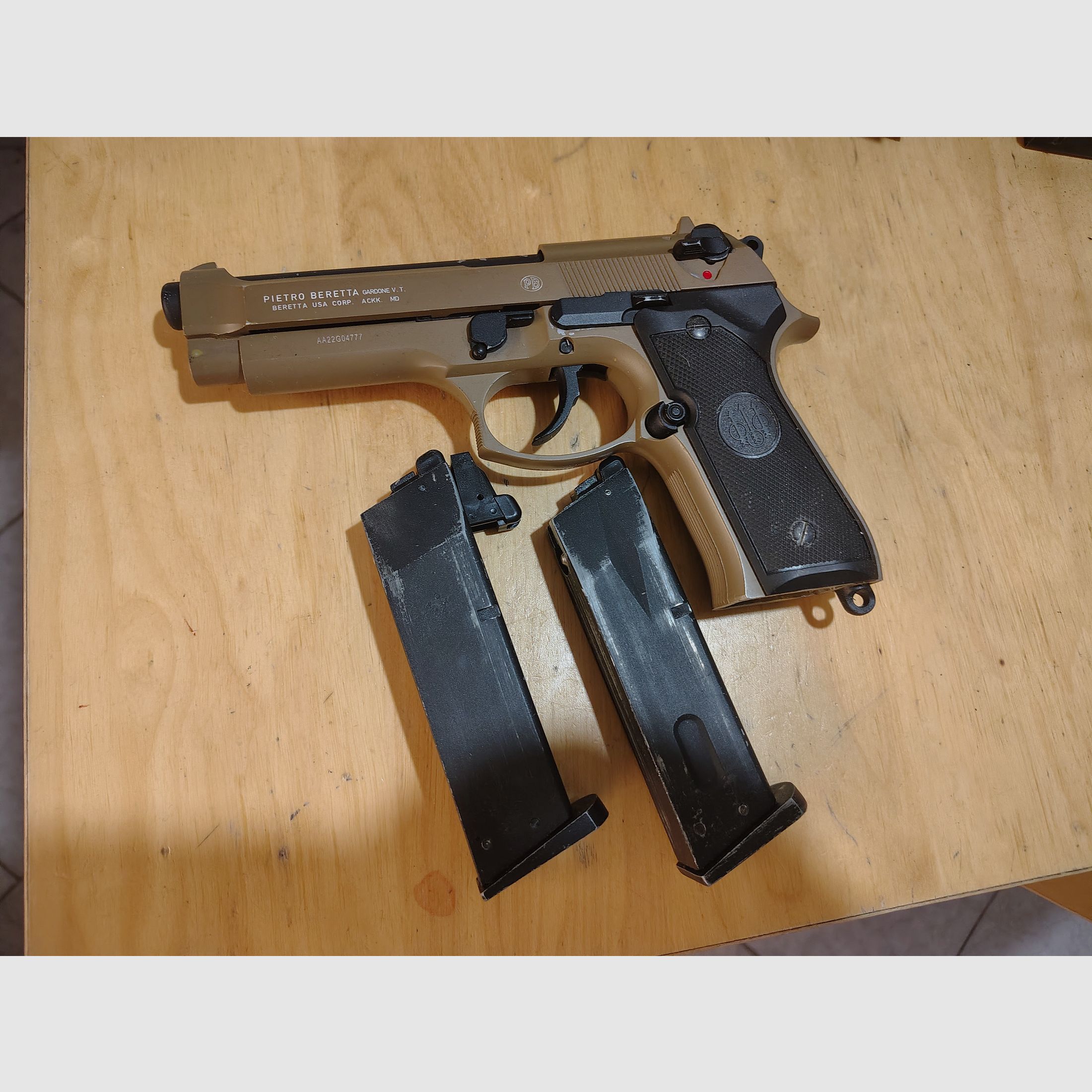 Umarex Beretta 92 FS – Tan/FDE Gbb – cañón de tuning – 2 cargadores – A partir de 18 años