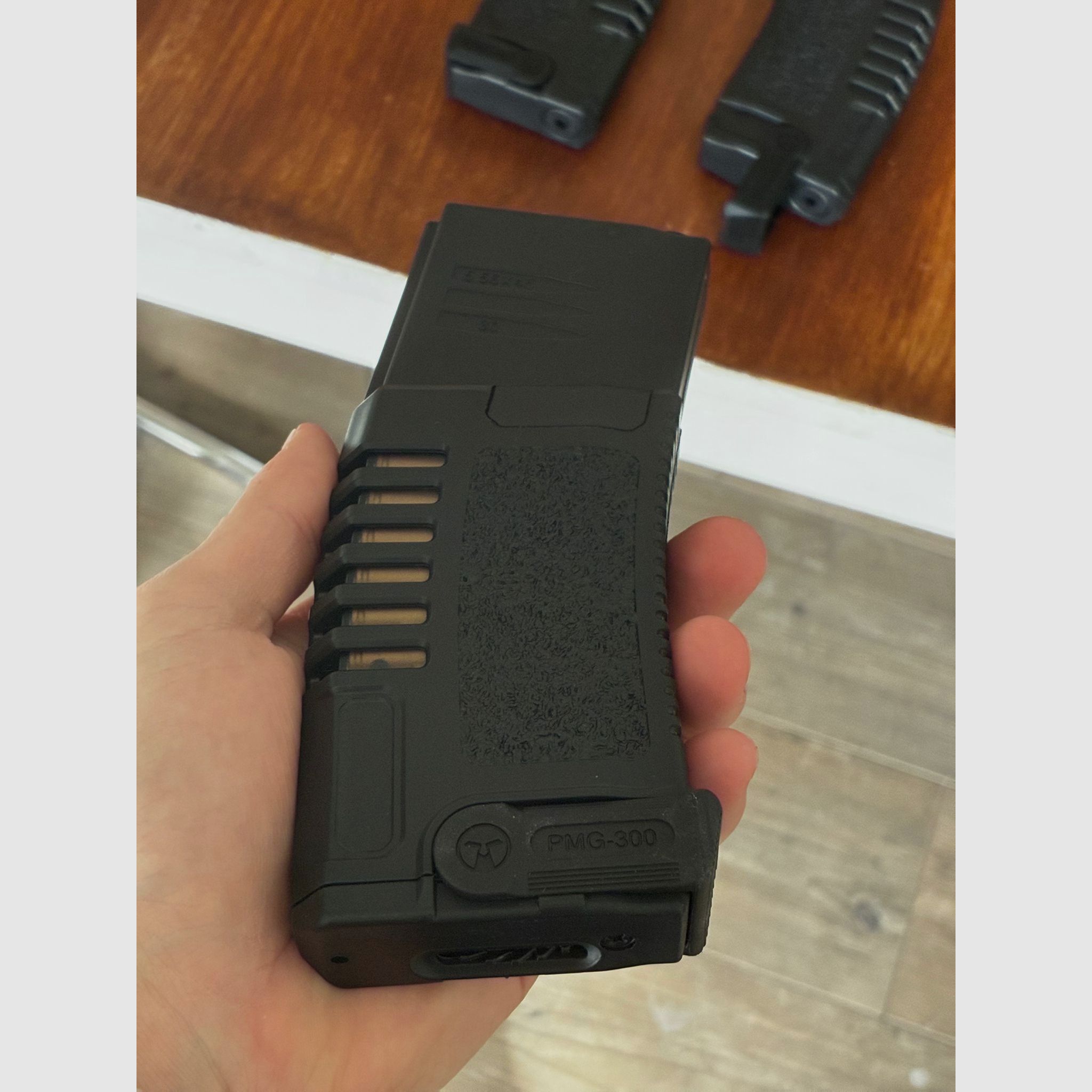 Pacchetto Airsoft completo — Ares Amoeba M4 (S-AEG) + H&K VP9 (GBB, scivolo in metallo) + Caricatore, gas,