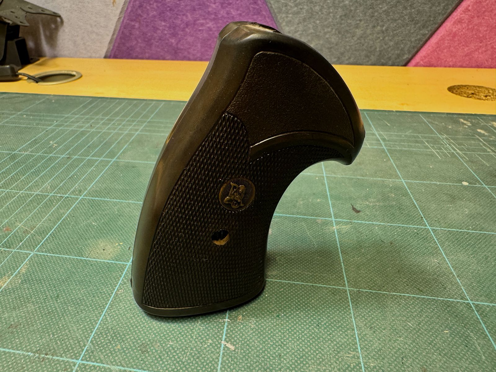 Pachmayr Presentation grip for the Colt Python 357 Magnum