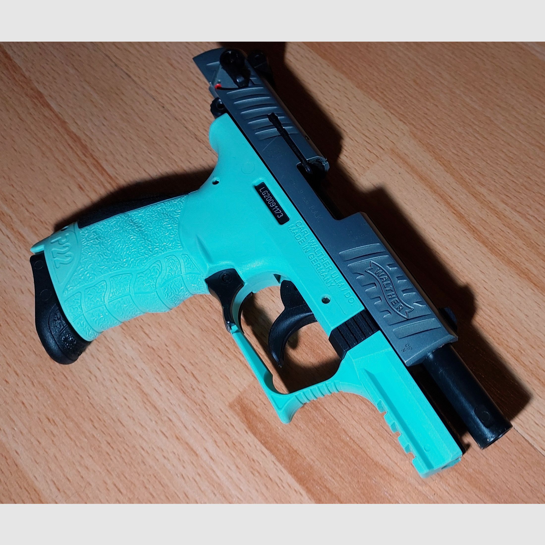 Walther P22Q blank firing pistol 9mm P.A.K. MINTOS (PTB 778) - as good as new!