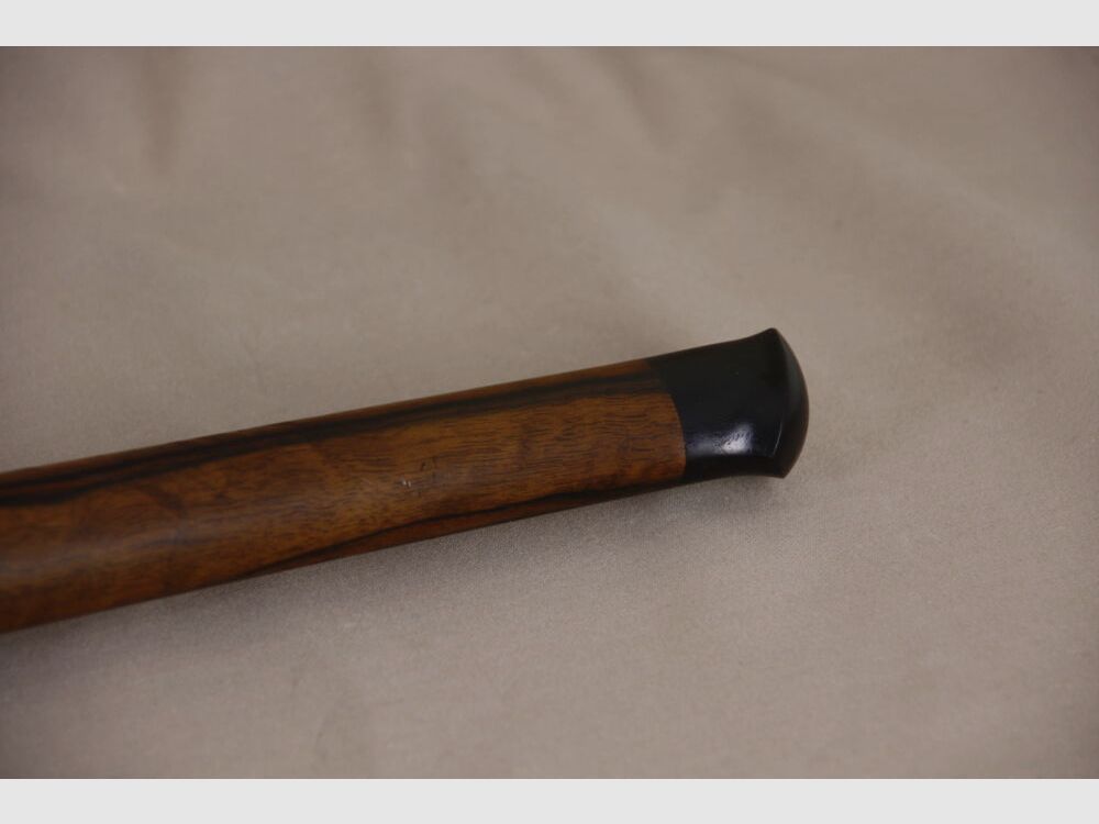 Blaser R93 Stutzen // CUSTOM MADE Handschäftung // Toll gemasertes Schaftholz!
