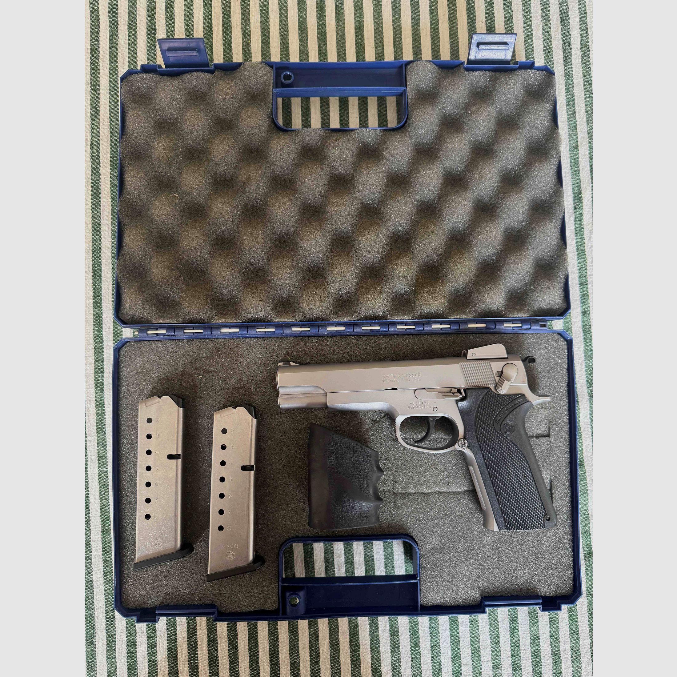 Smith & Wesson 4506-1 in .45 Auto