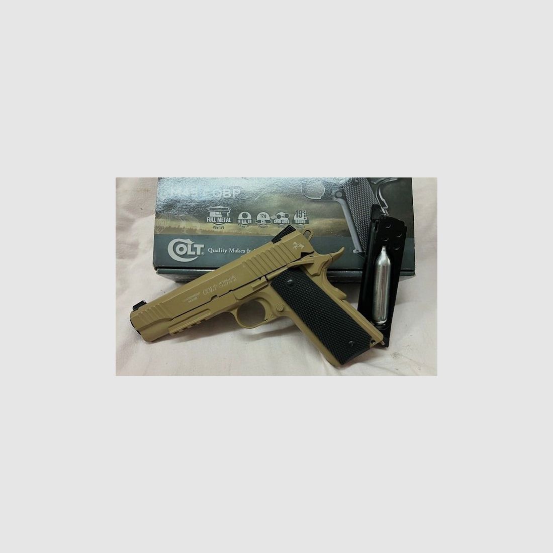 Pistolet Colt M45 CQBP Co2 w oryginalnym opakowaniu i akcesoriach, jest to rzadki kolor TAN beżowy, w bardzo dobrym stanie funkcjonalnym.
