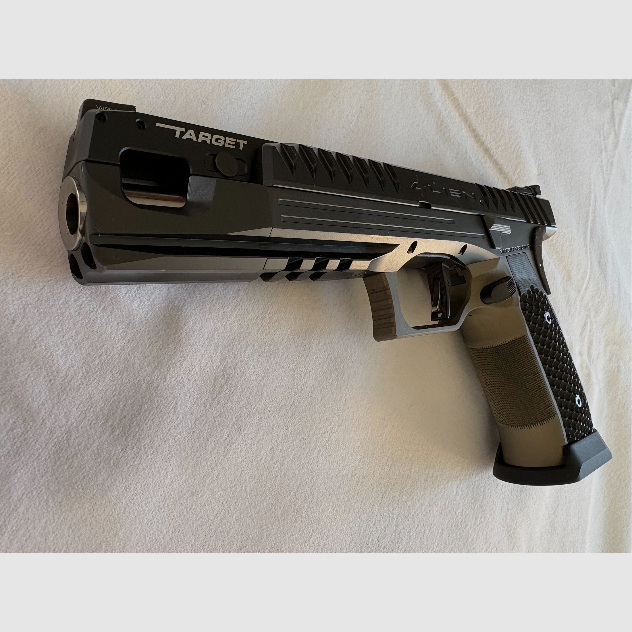 Alien Target 6" Laugo Arms mit Zubehör , Bild 8 von 11