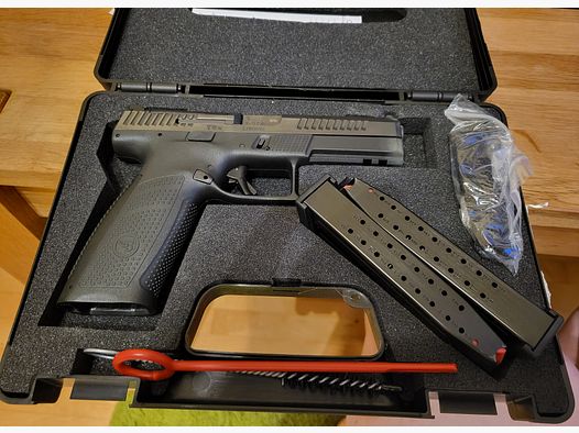 CZ P-10 F