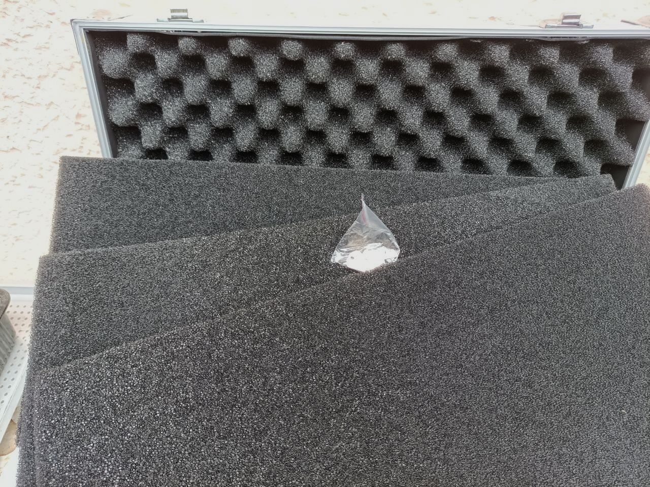 2x weapon cases large and small with lock and 2 keys each