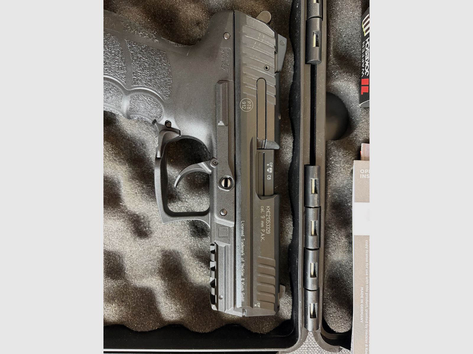 Heckler und Koch P30 mit 100 Schuss Platzpatronen 