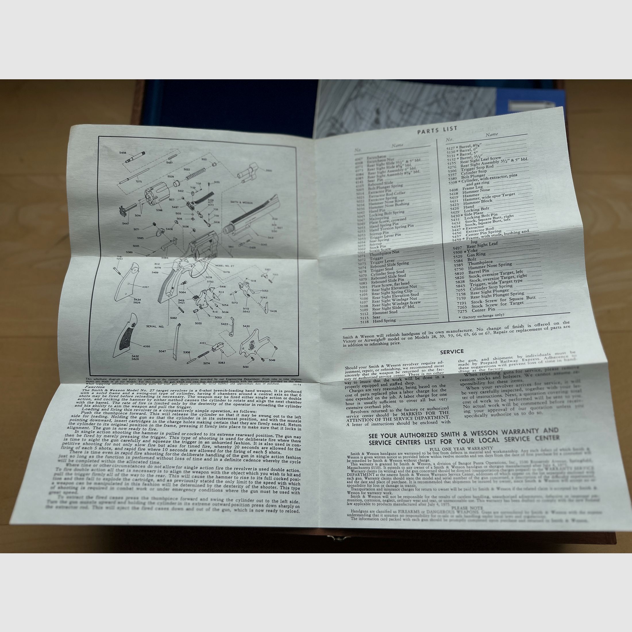 Smith & Wesson modèle 27-2 avec canon encastré et barillet rétracté