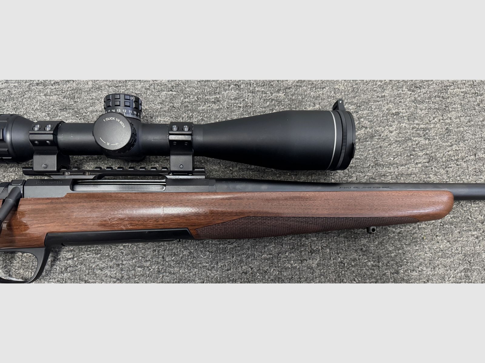 Browning X-Bolt .30-06 mit Mündungsgewinde, Zielfernrohr