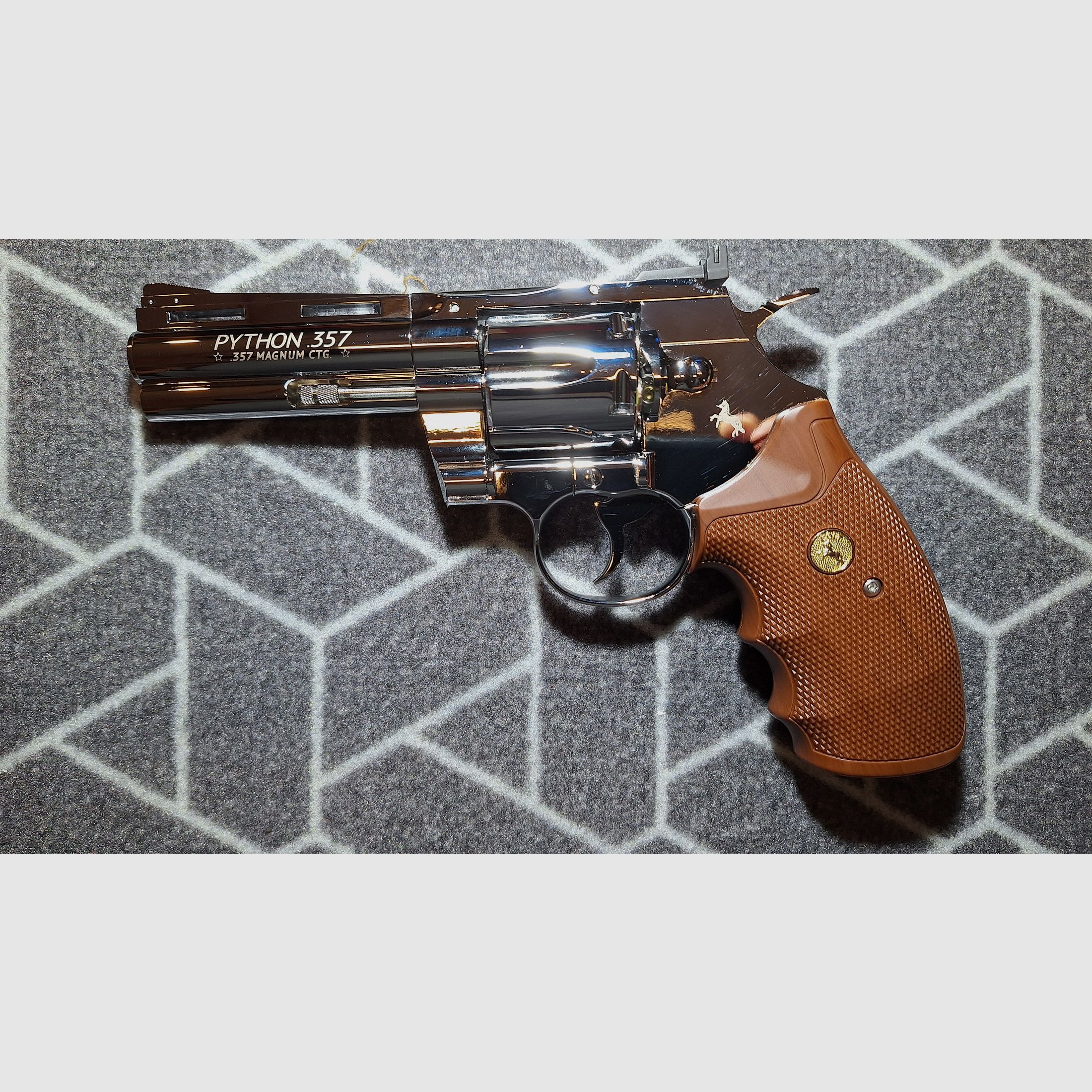 Colt Python 4" / metal completo cromado / 4,5 mm BB / CO2