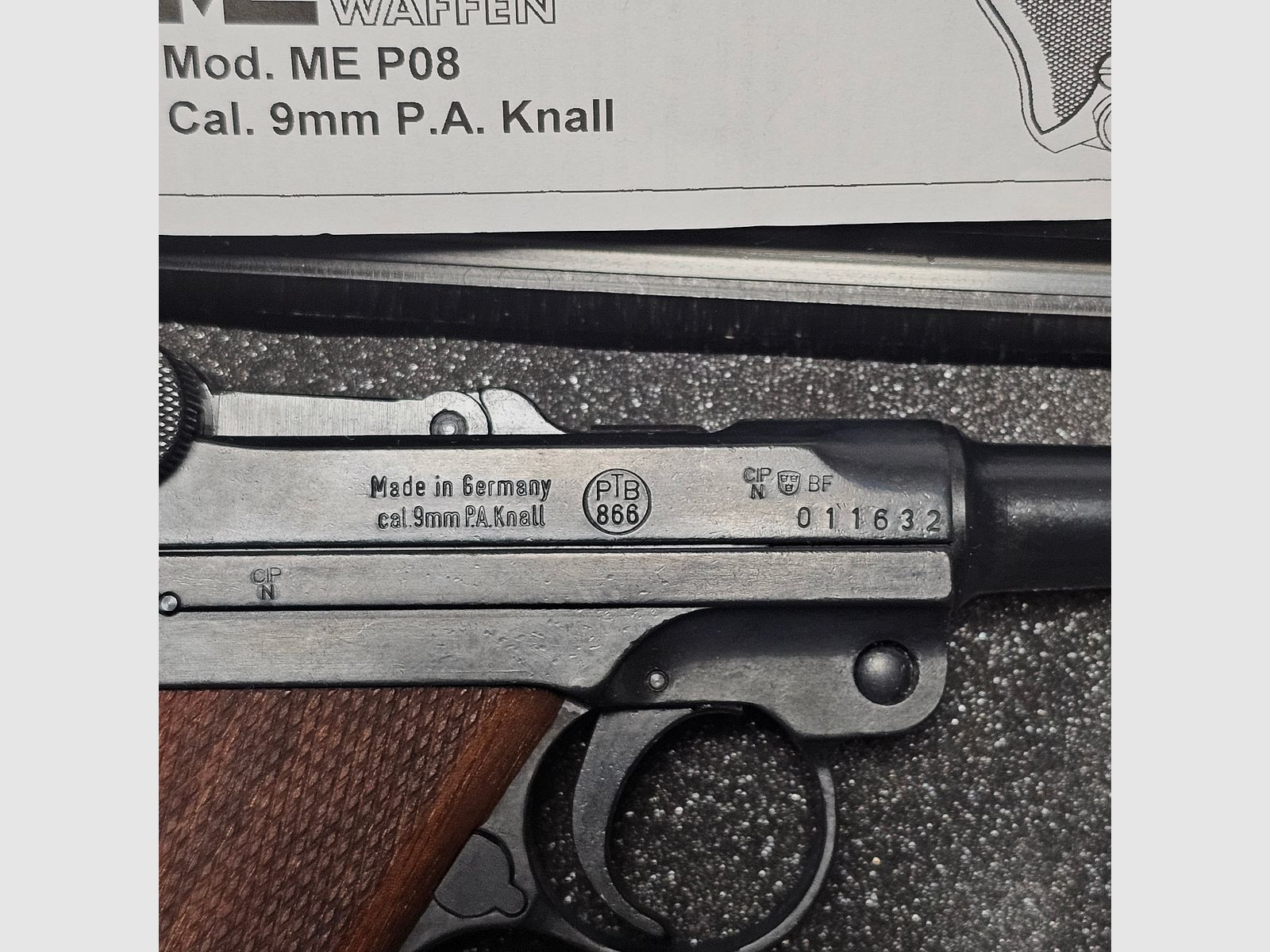 Pistola de fogueo ME P08