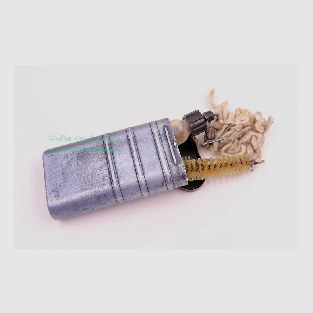 Diverse manufacturers military cleaning equipment