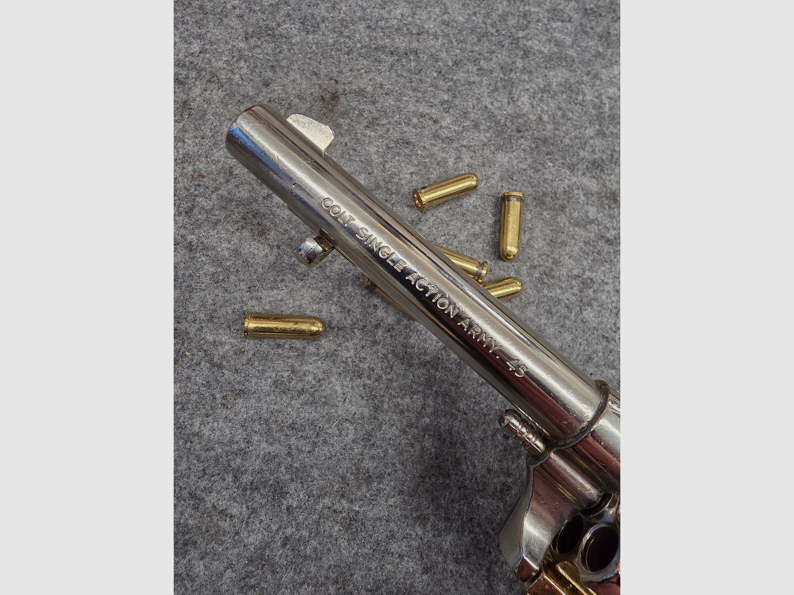 Replica Deko Revolver COLT SAA  Cal. .45 Peacemaker vernickelt  Silber Gold 