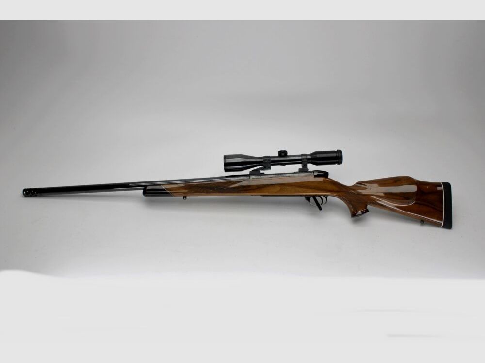 Re. Büchse Weatherby Mark V mit hochwertigem Lackschaft und Mündungsdämpfer .460WeathMag
