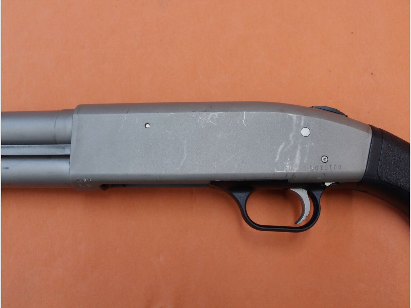 Mossberg VsRep.Flinte 12/76 Mossberg M590 Mariner escopeta de repetición de culata delantera 20" cañón (Cyl)/ acabado en níquel, imagen 4 de 10