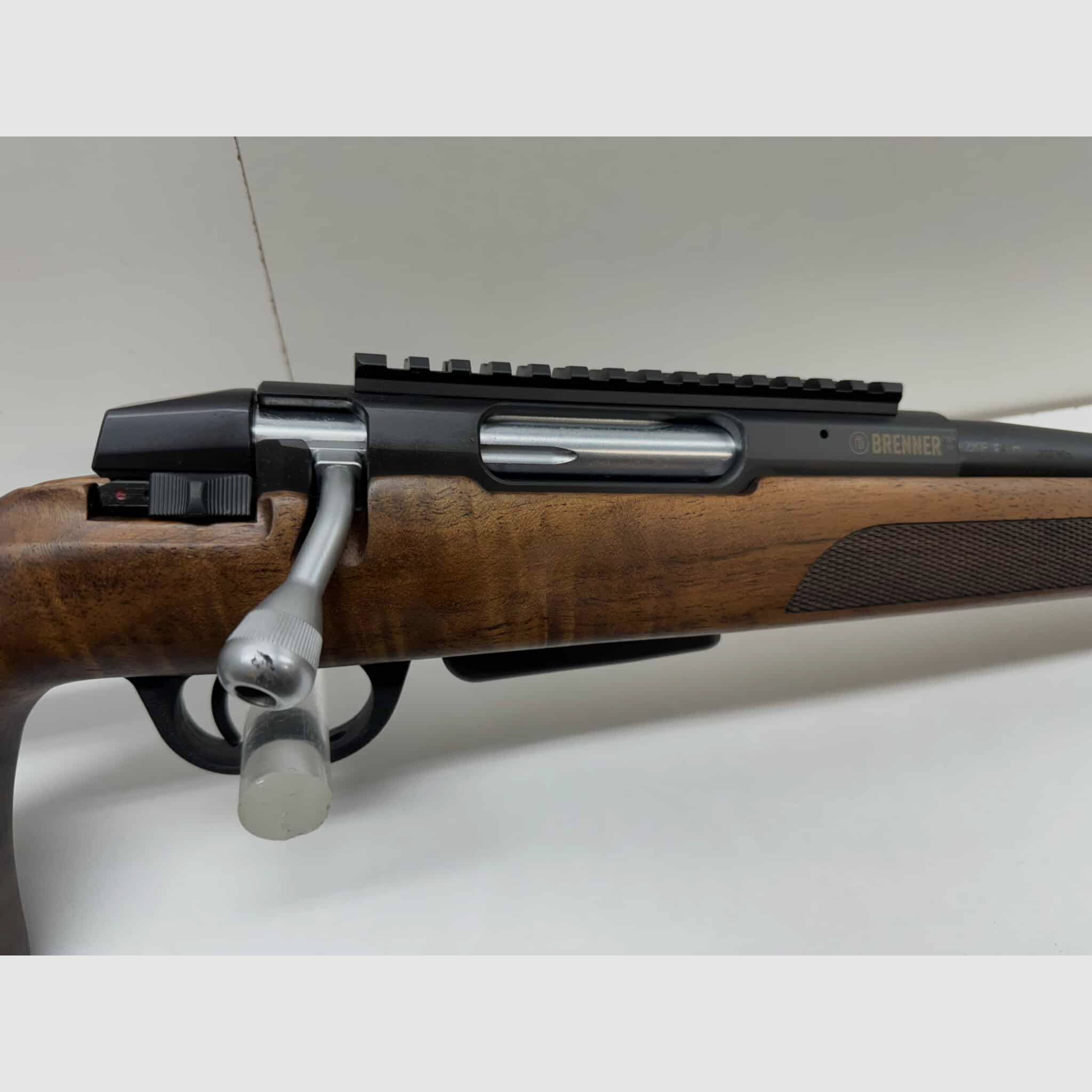 Brenner BR20 mango perforado