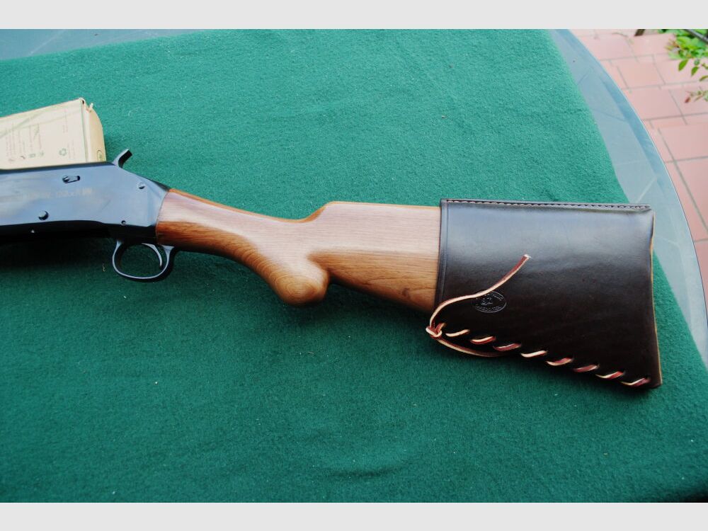Winchester 97 von Norinco mit Butt Stock Cover von Kirkpatrick