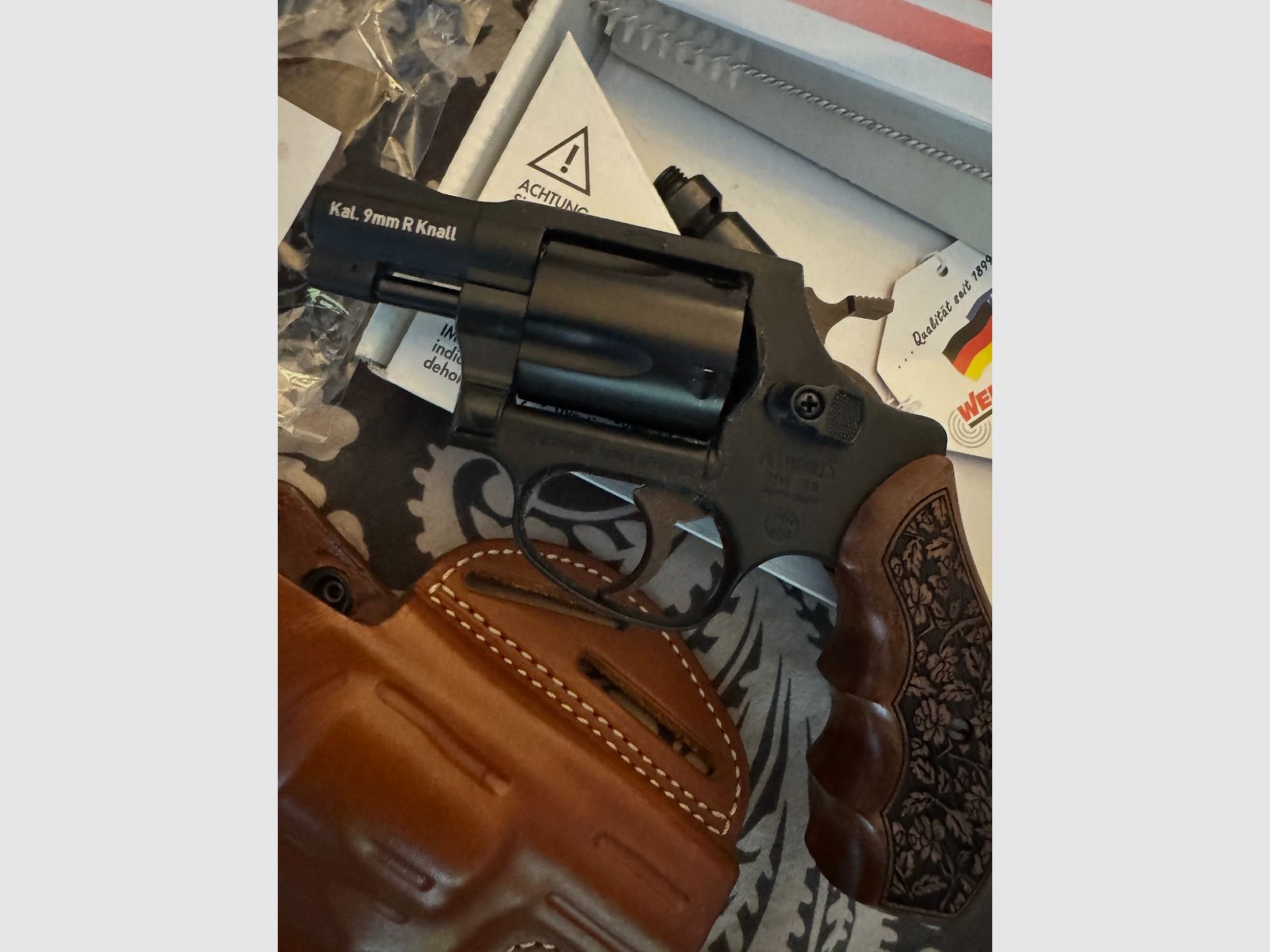 Arminius HW 88 Super Airwaight Like New + Holster Accessories