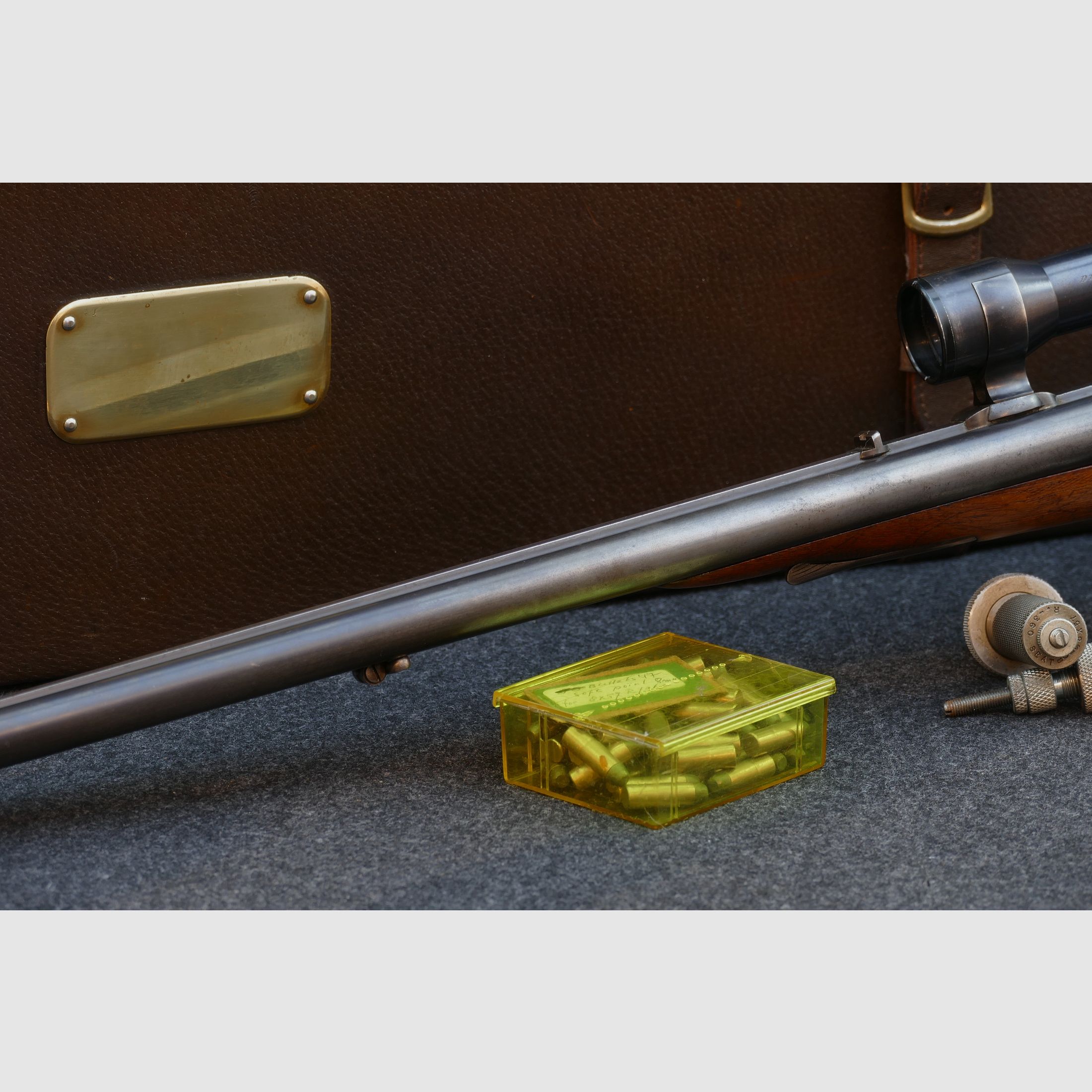 Fucile a canne sovrapposte di Ferlach, calibro 8×57 R‑360 / 16/65, cannocchiale Kahles Vienna H/4×, valigetta in pelle, matrici, bossoli e proiettili (173)