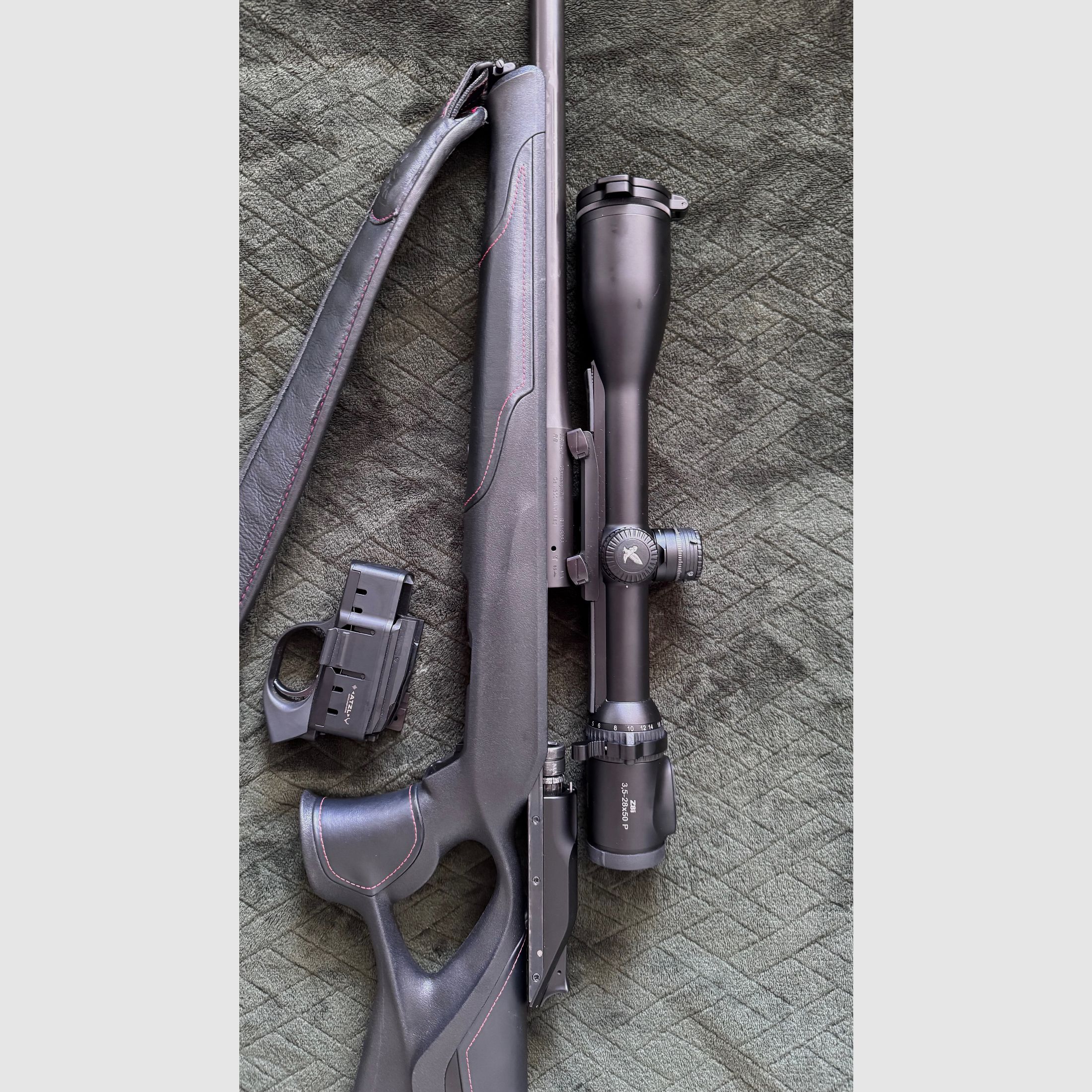 Blaser R8 Monza calibre 300 win mag con Swarovski Z8i + torre balística + palanca de lanzamiento + correa + bola de agarre de cámara etc.