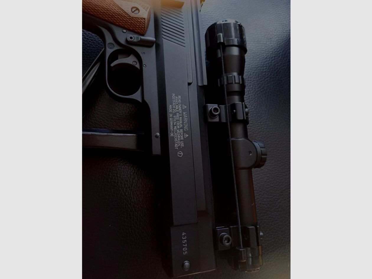 Sammlungsauflösung: Pistole Weihrauch HW45 mit Zielfernrohr und Anschlagsschaft (Kaliber 4,5 mm auch bekannt als .177) / das Gesamtpaket "Operation-Airborne"